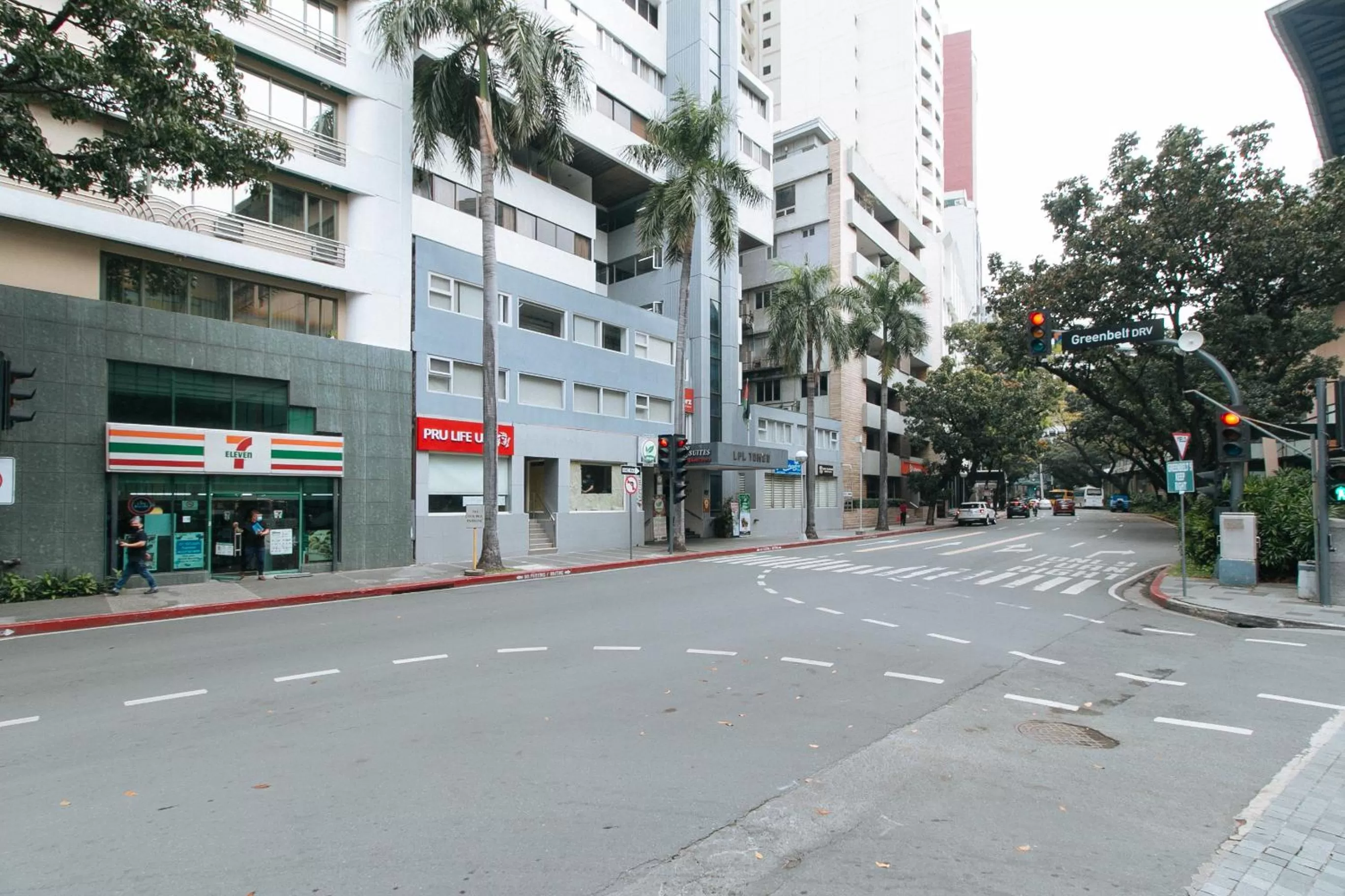 Property building in RedDoorz Premium near Greenbelt Makati - Vaccinated Staff