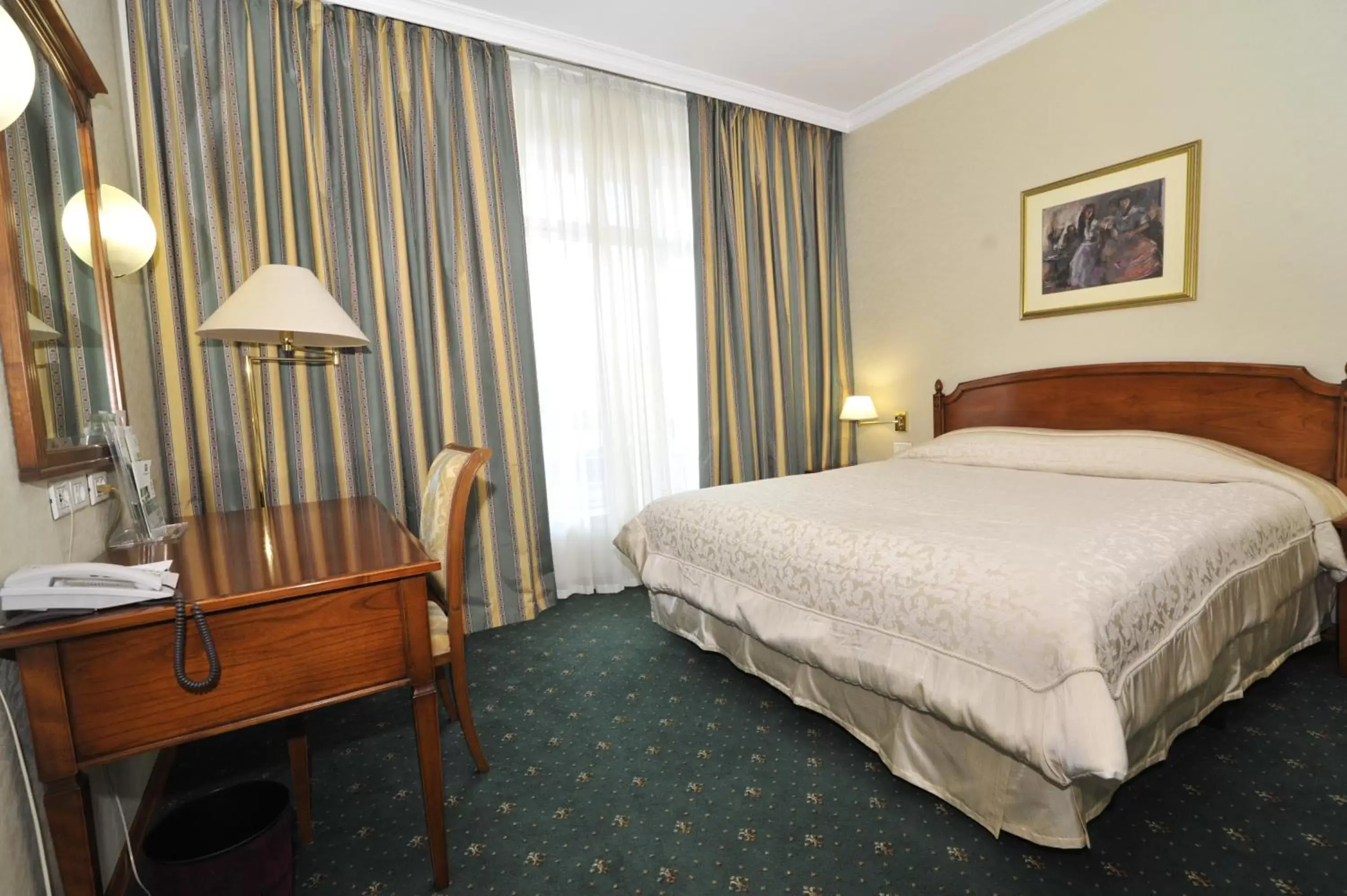 Photo of the whole room, Bed in Holiday Inn Skopje, an IHG Hotel