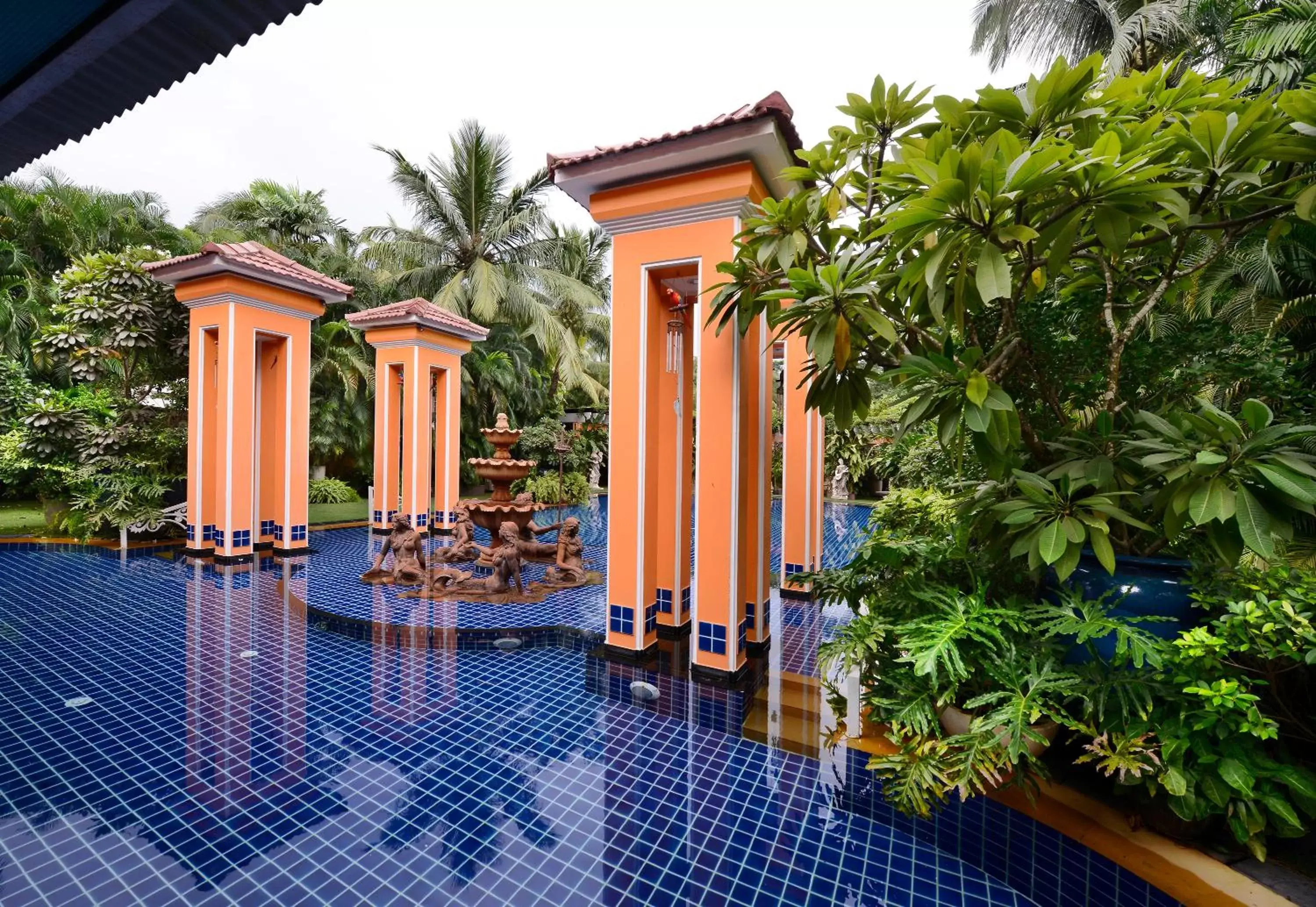 Pool view in Mayfair Lagoon Hotel