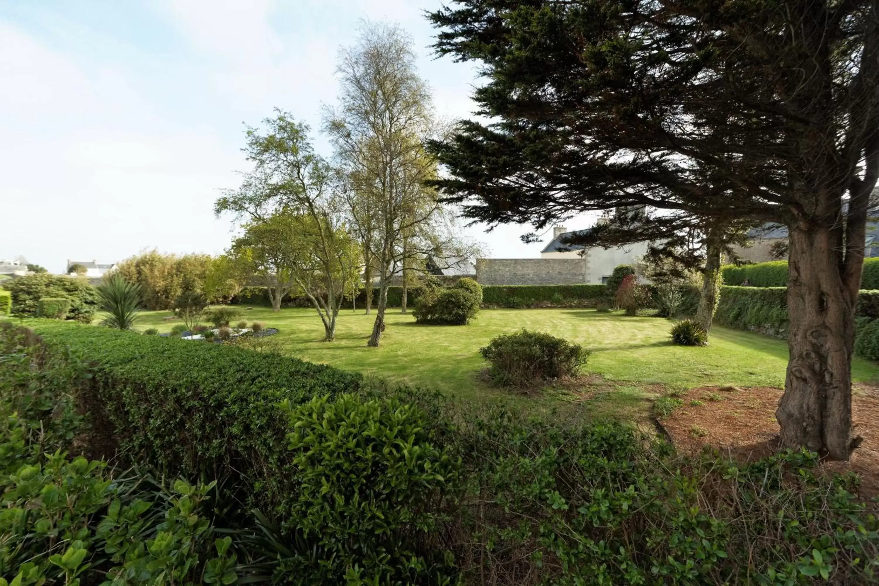 Garden in The Originals City, Hôtel Armen Le Triton, Roscoff (Inter-Hotel)