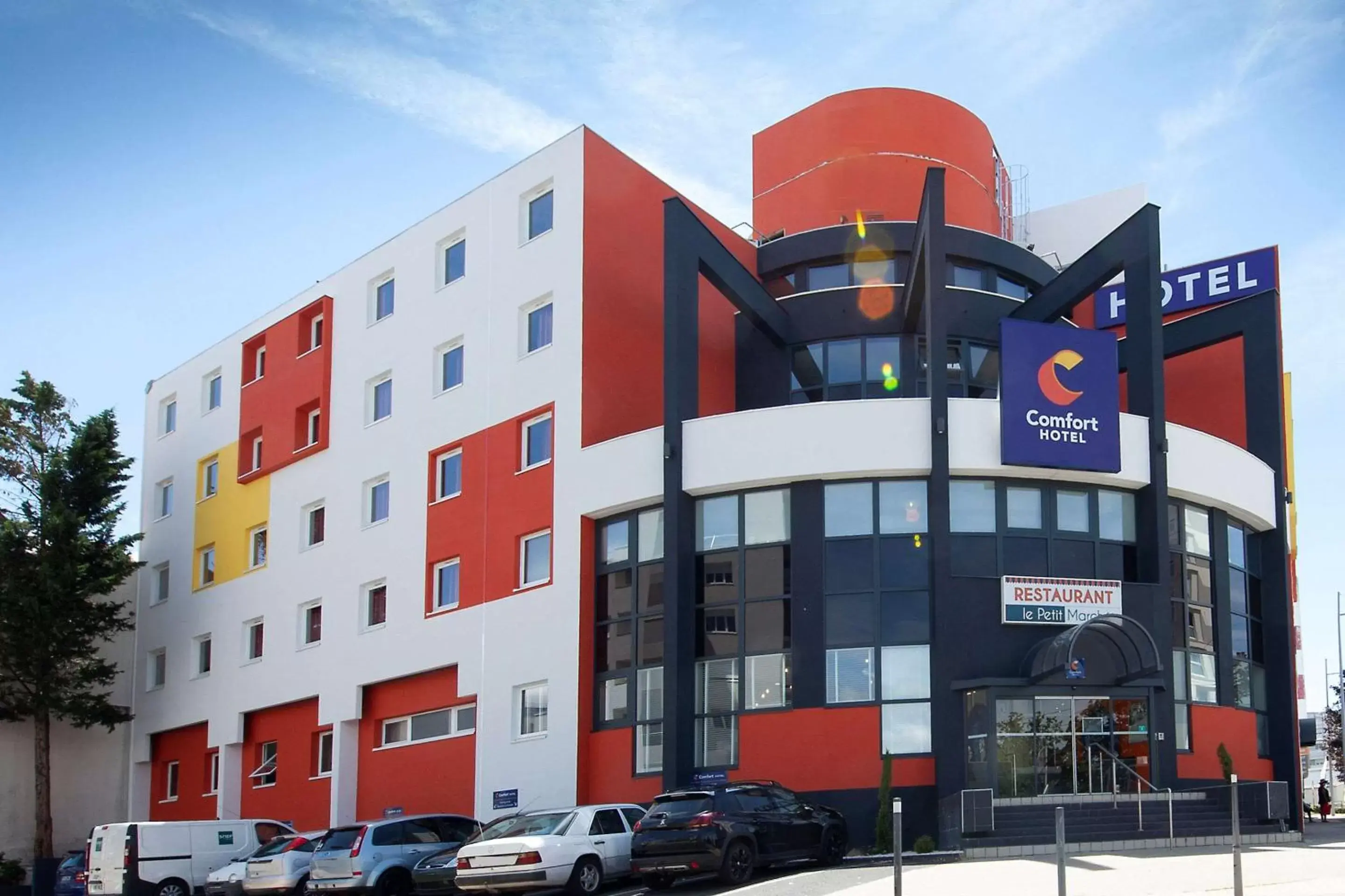 Property Building in Comfort Hotel Clermont Saint Jacques