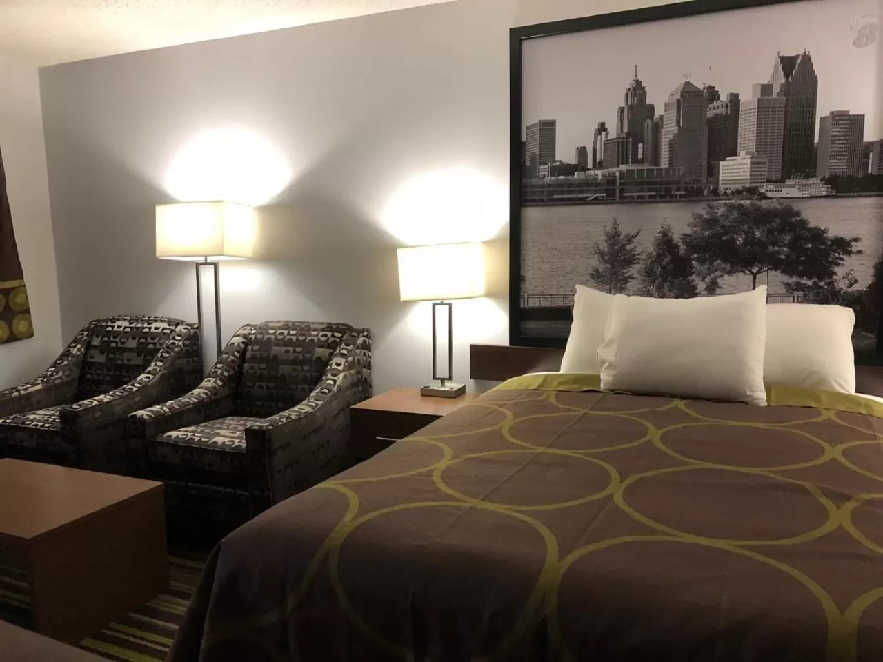 Photo of the whole room in Super 8 by Wyndham Windsor/Dougall