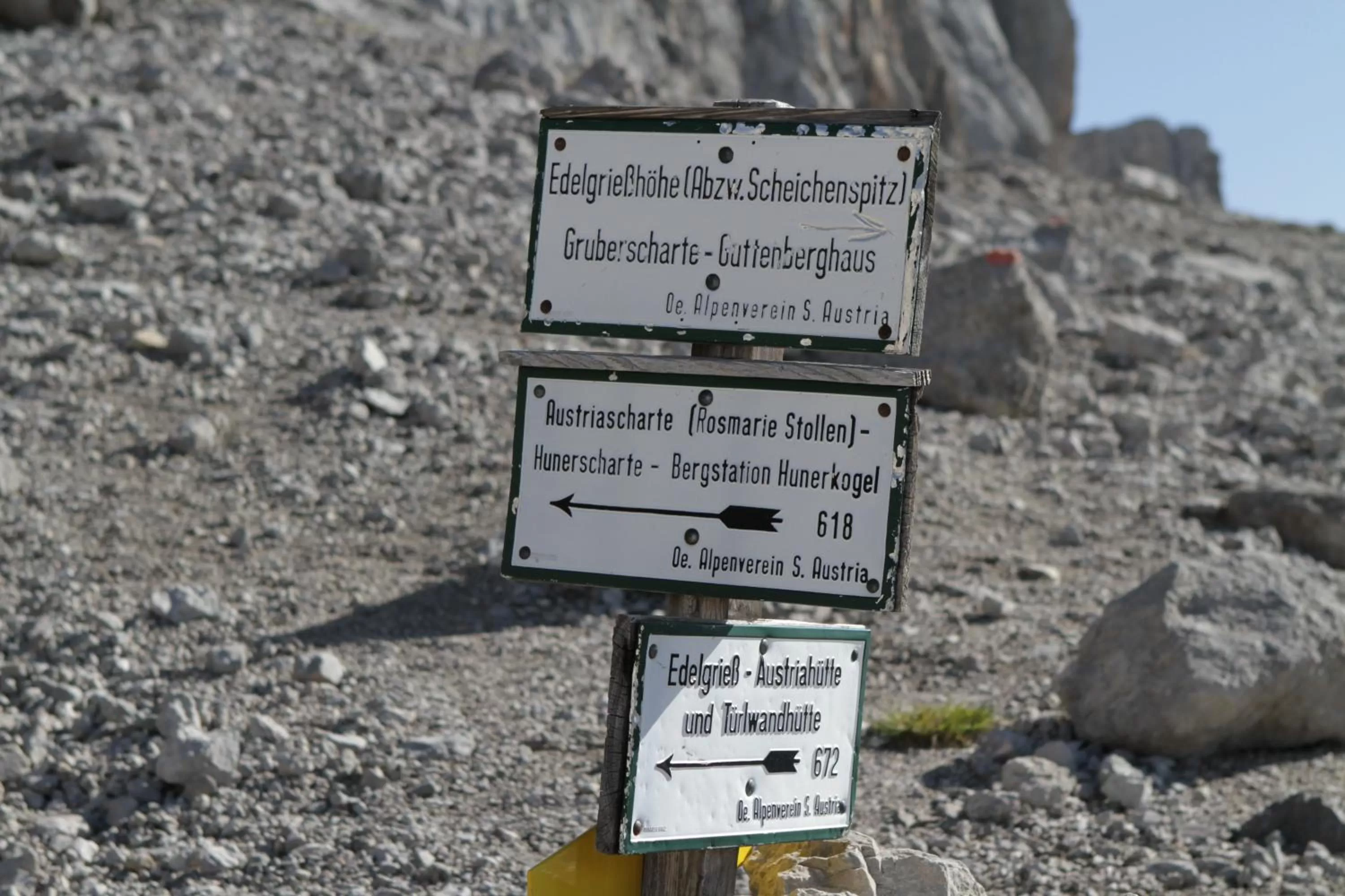 Hiking in Bergführerhaus