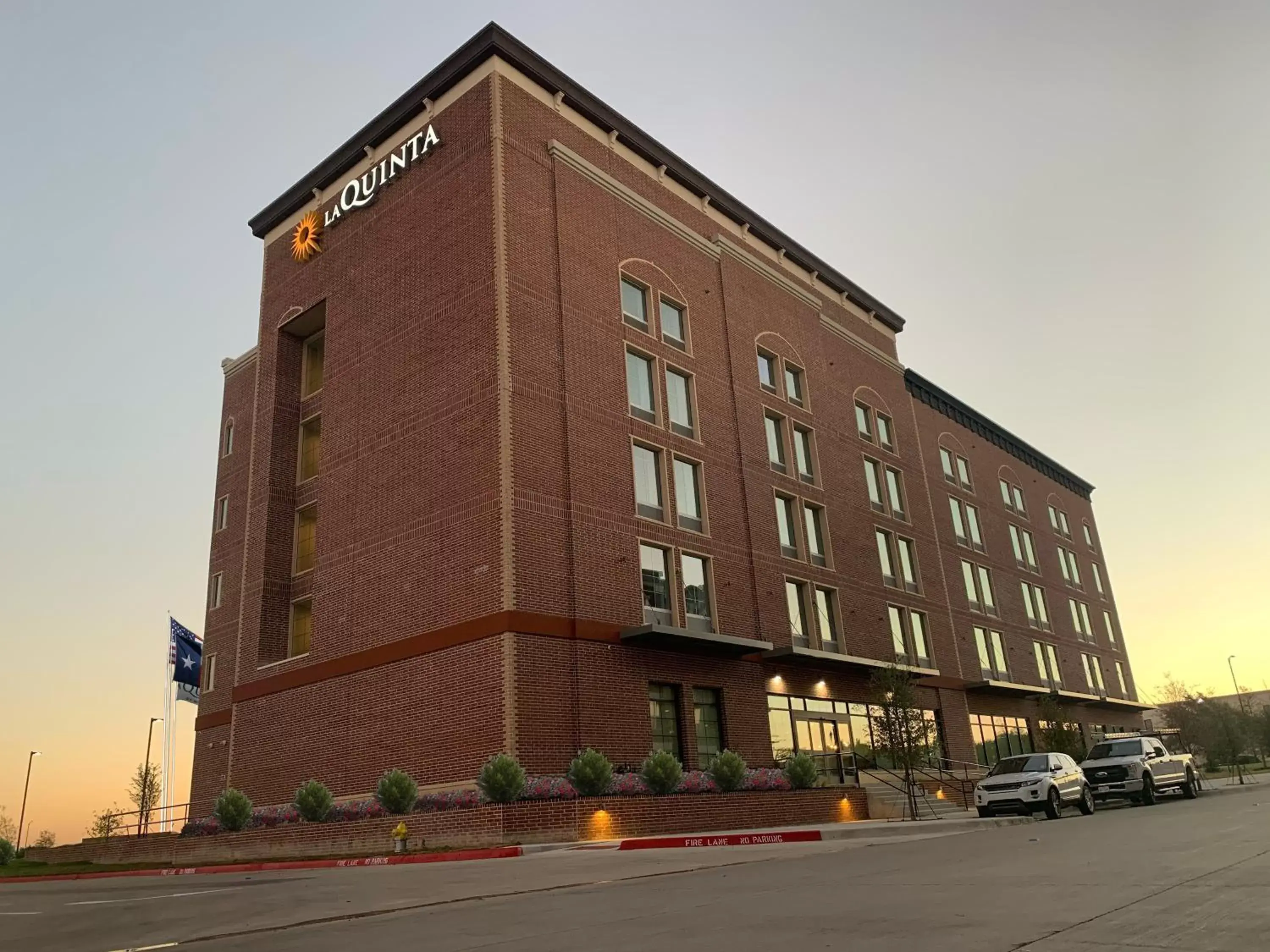 Facade/entrance, Property Building in La Quinta Inn & Suites by Wyndham Frisco