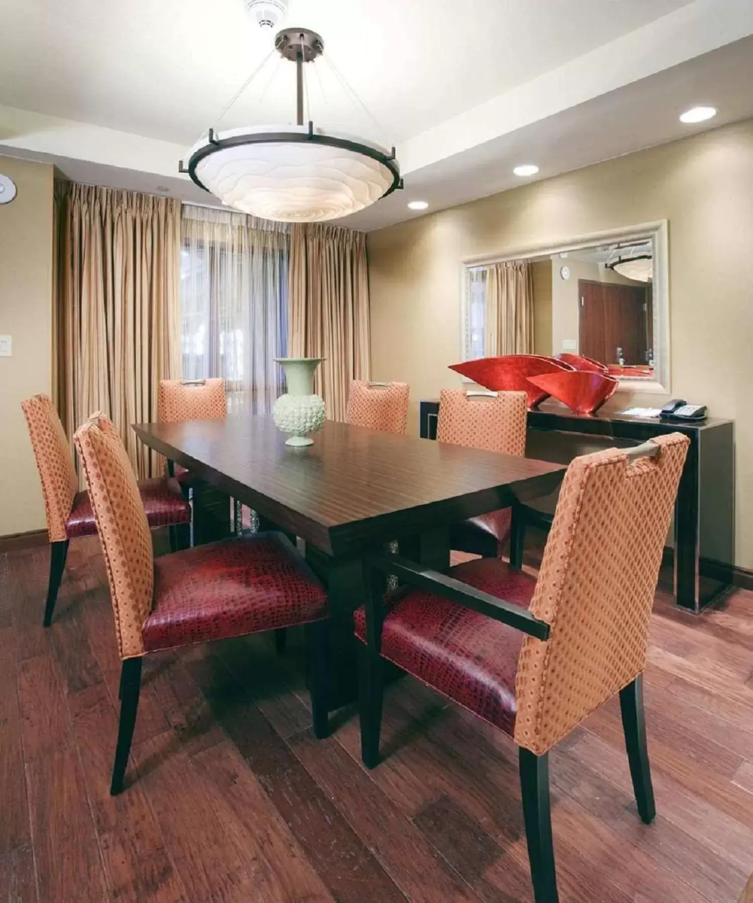 Kitchen or kitchenette, Dining Area in Embassy Suites by Hilton San Marcos Hotel Conference Center