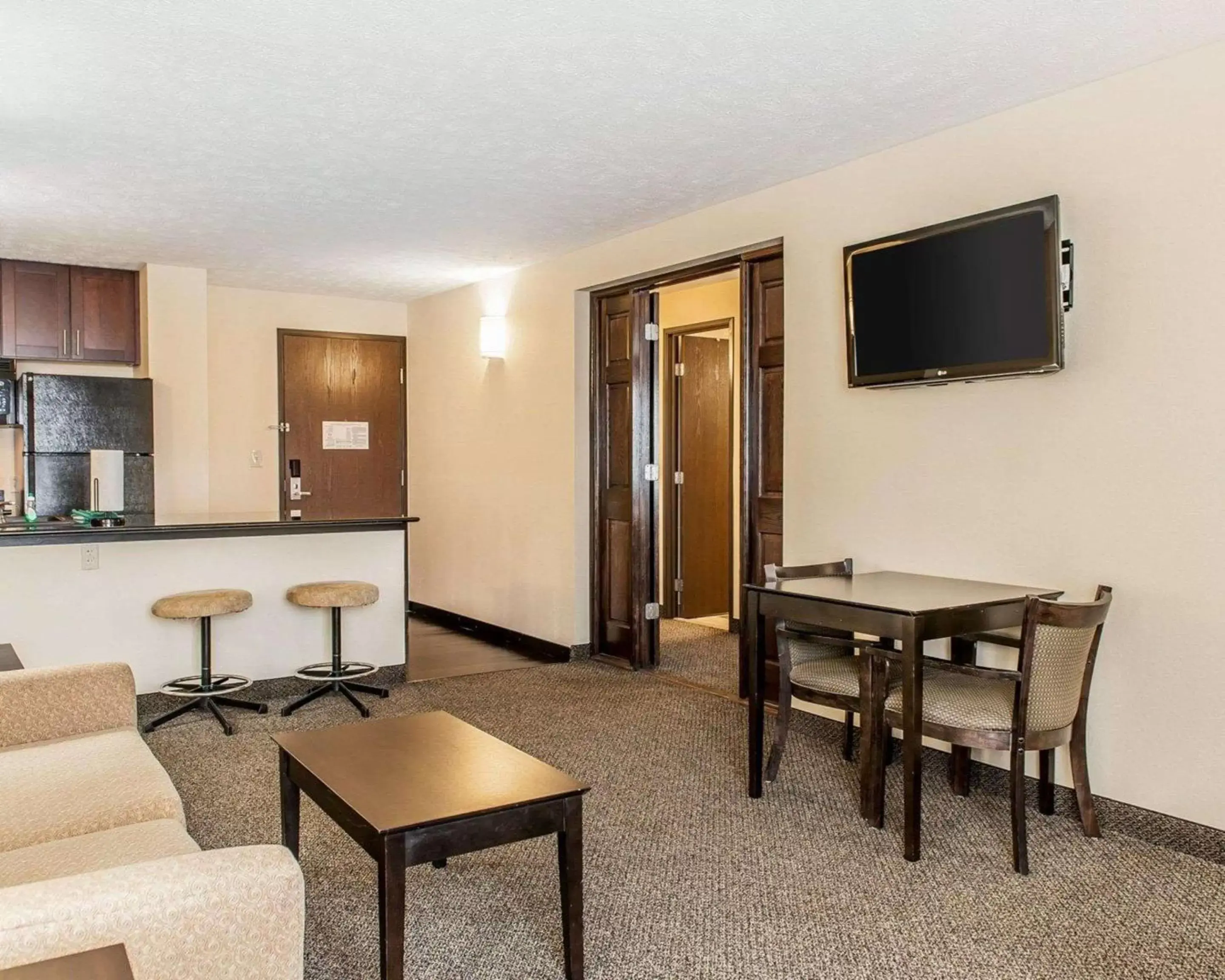 Photo of the whole room, TV/Entertainment Center in Quality Inn & Suites - Mattoon