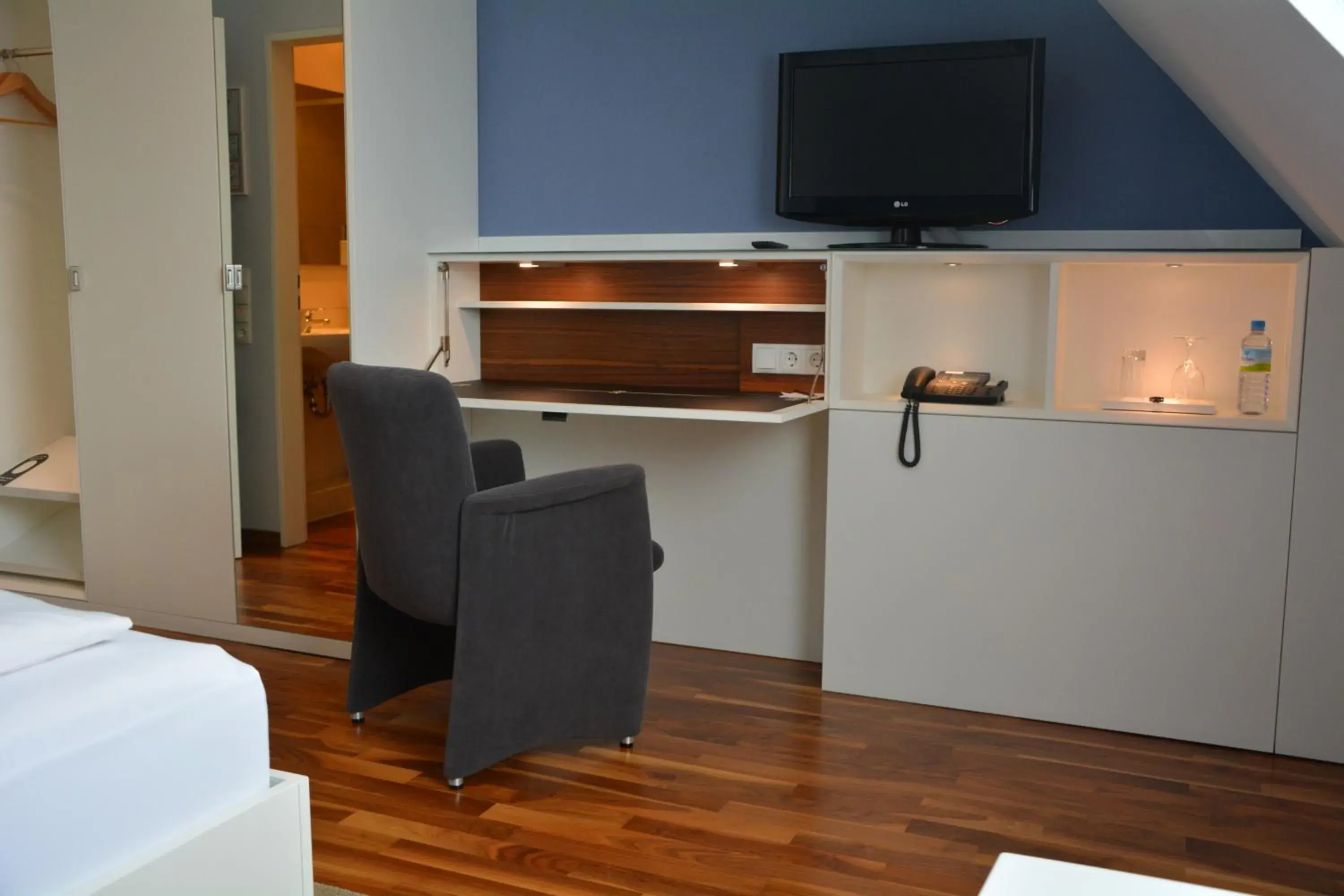 Text overlay, TV/Entertainment Center in Jaumann´s Hotel