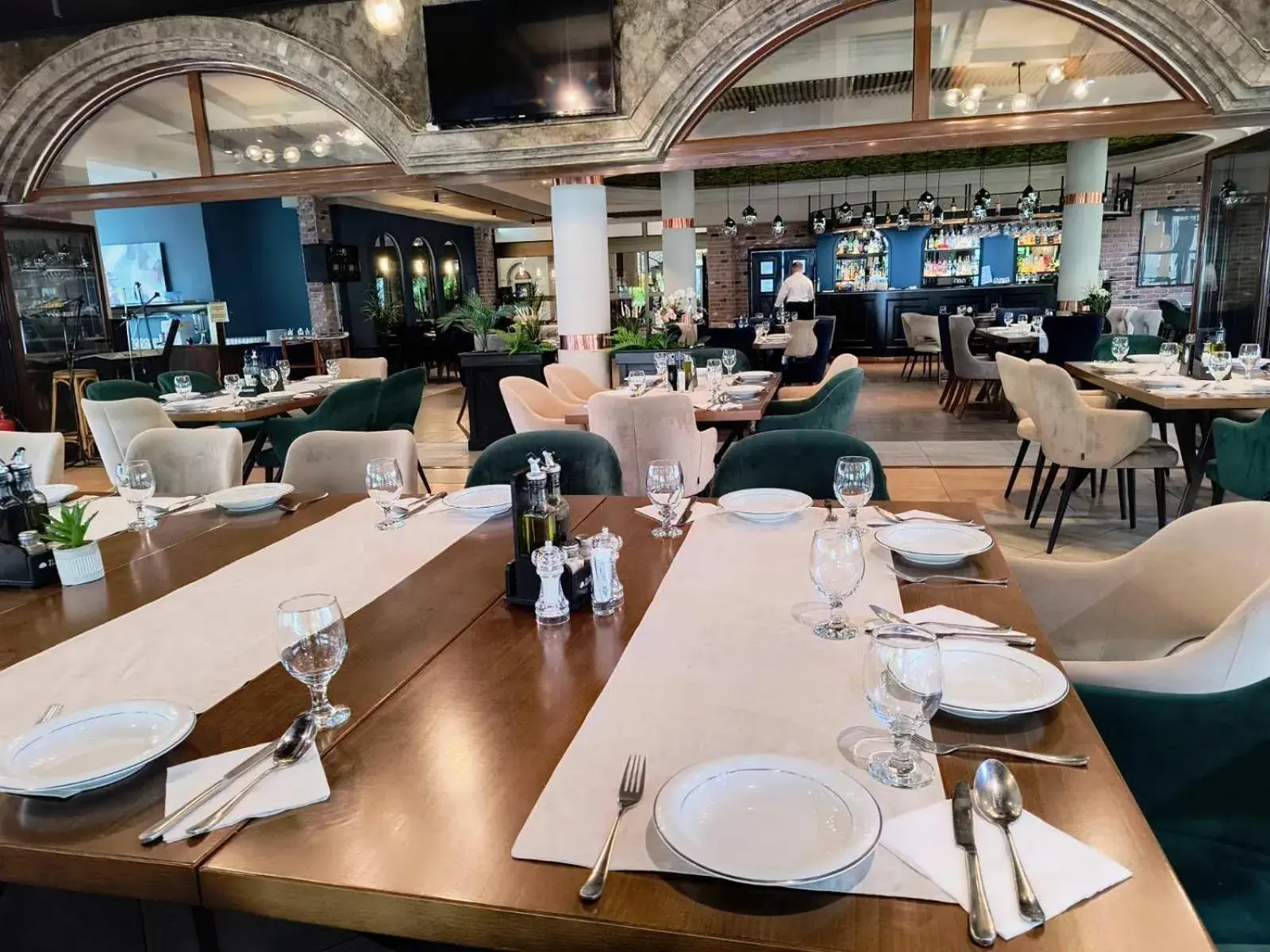 Restaurant/places to eat in Millenium Palace Restaurant/places to eat in Millenium Palace