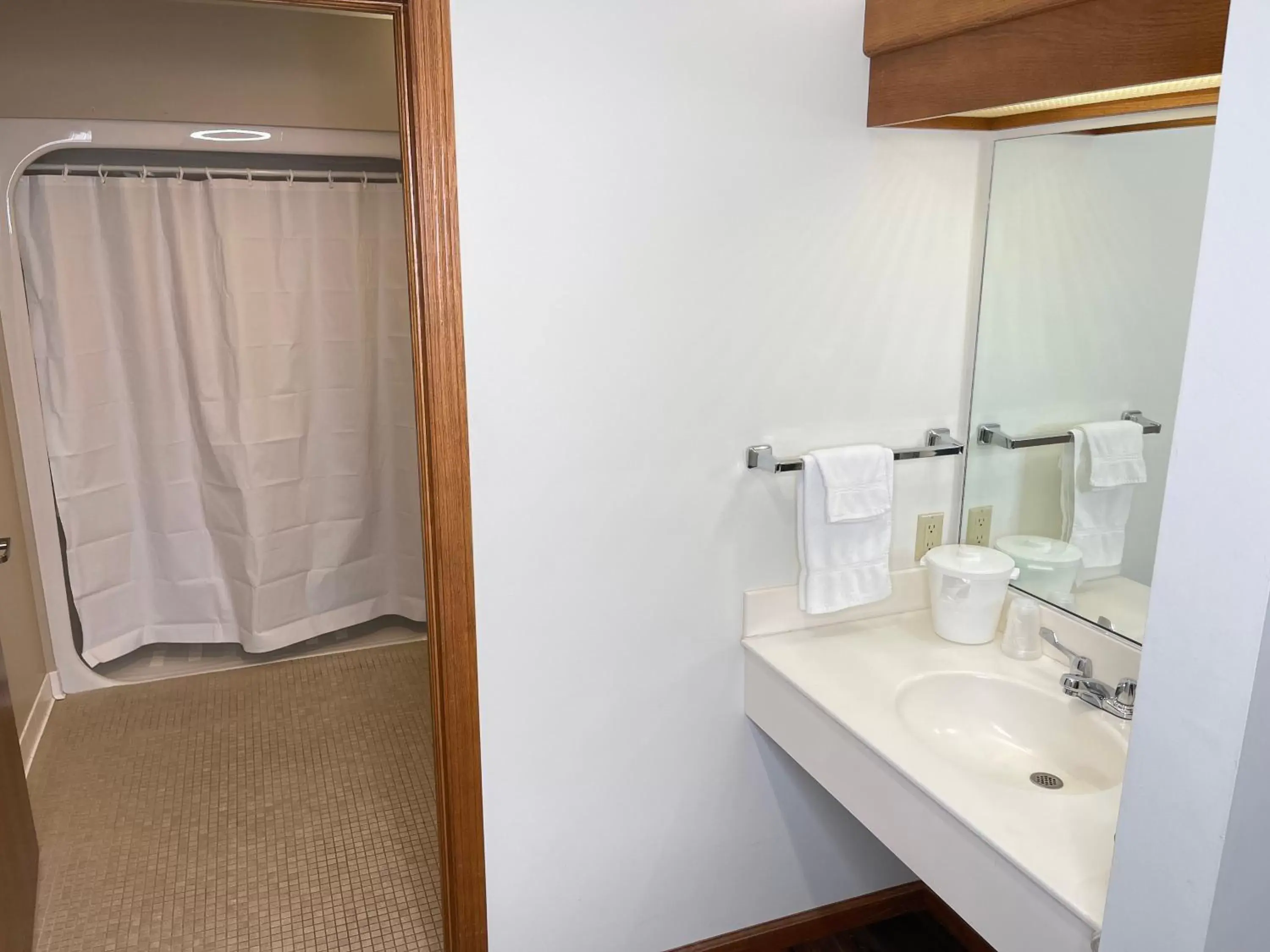 Bathroom in Farmstead Inn and Conference Center