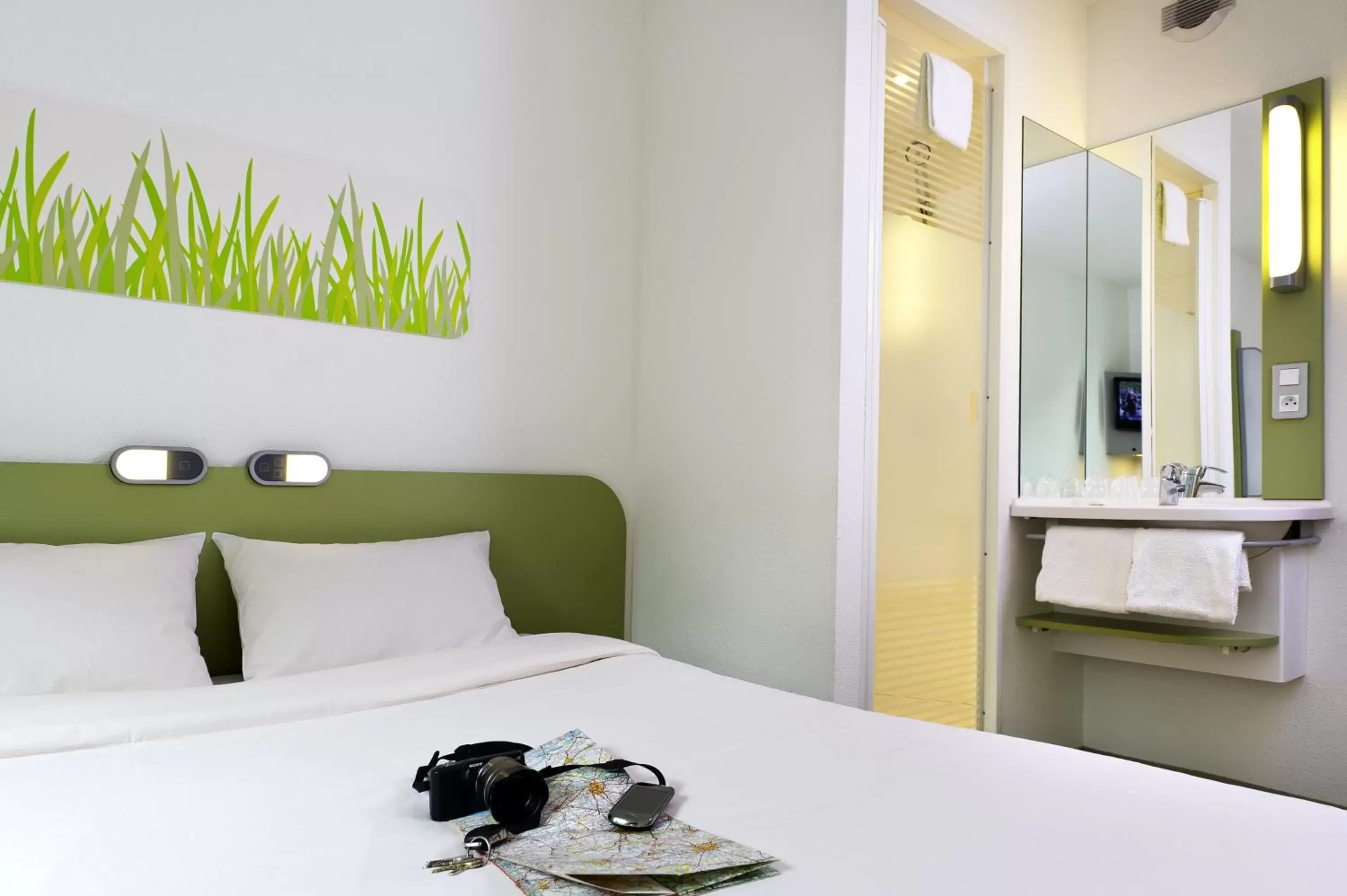 Bedroom, Bed in Ibis Budget Montelimar