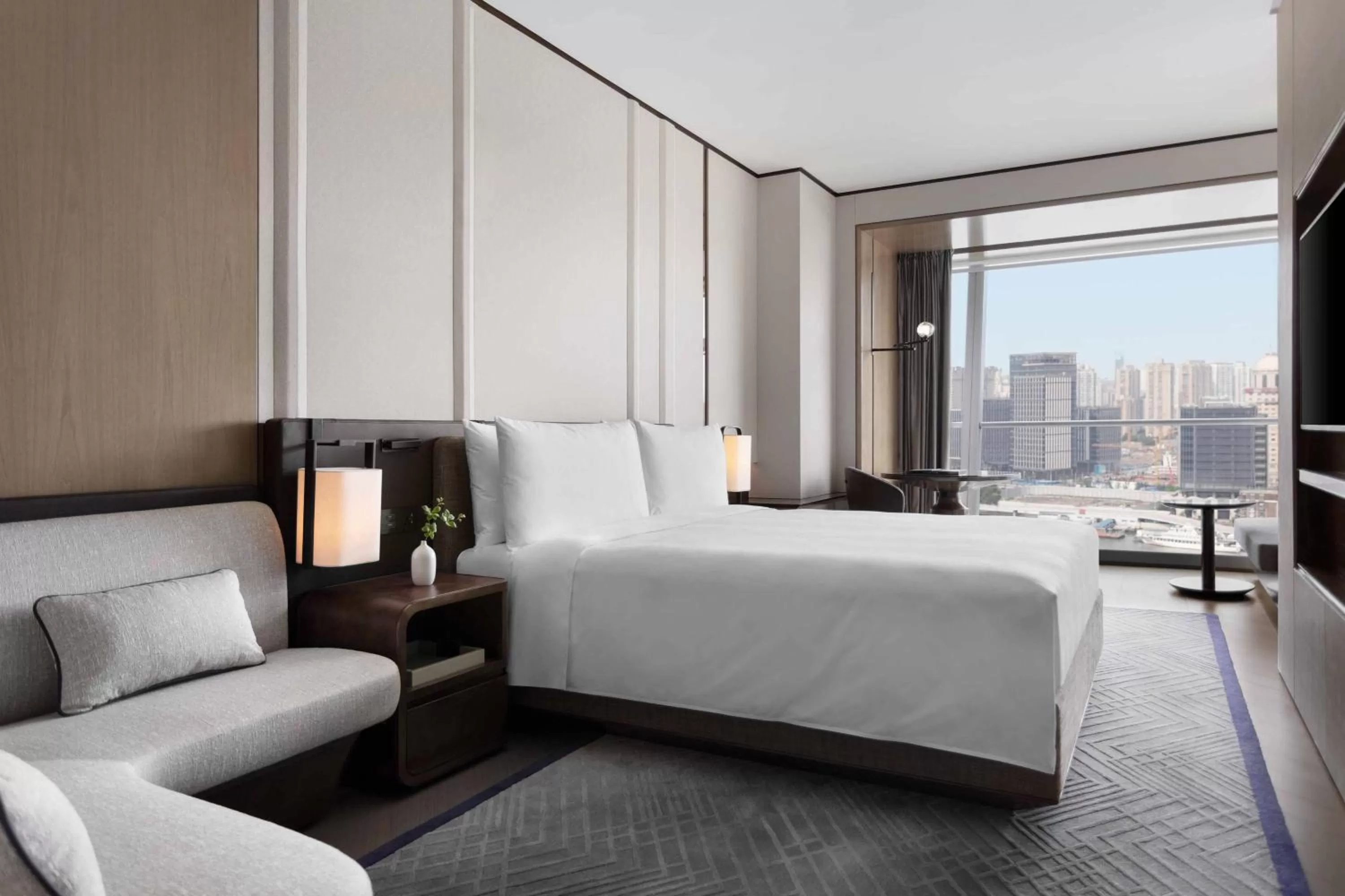 Photo of the whole room, Bed in JW Marriott Marquis Hotel Shanghai Pudong