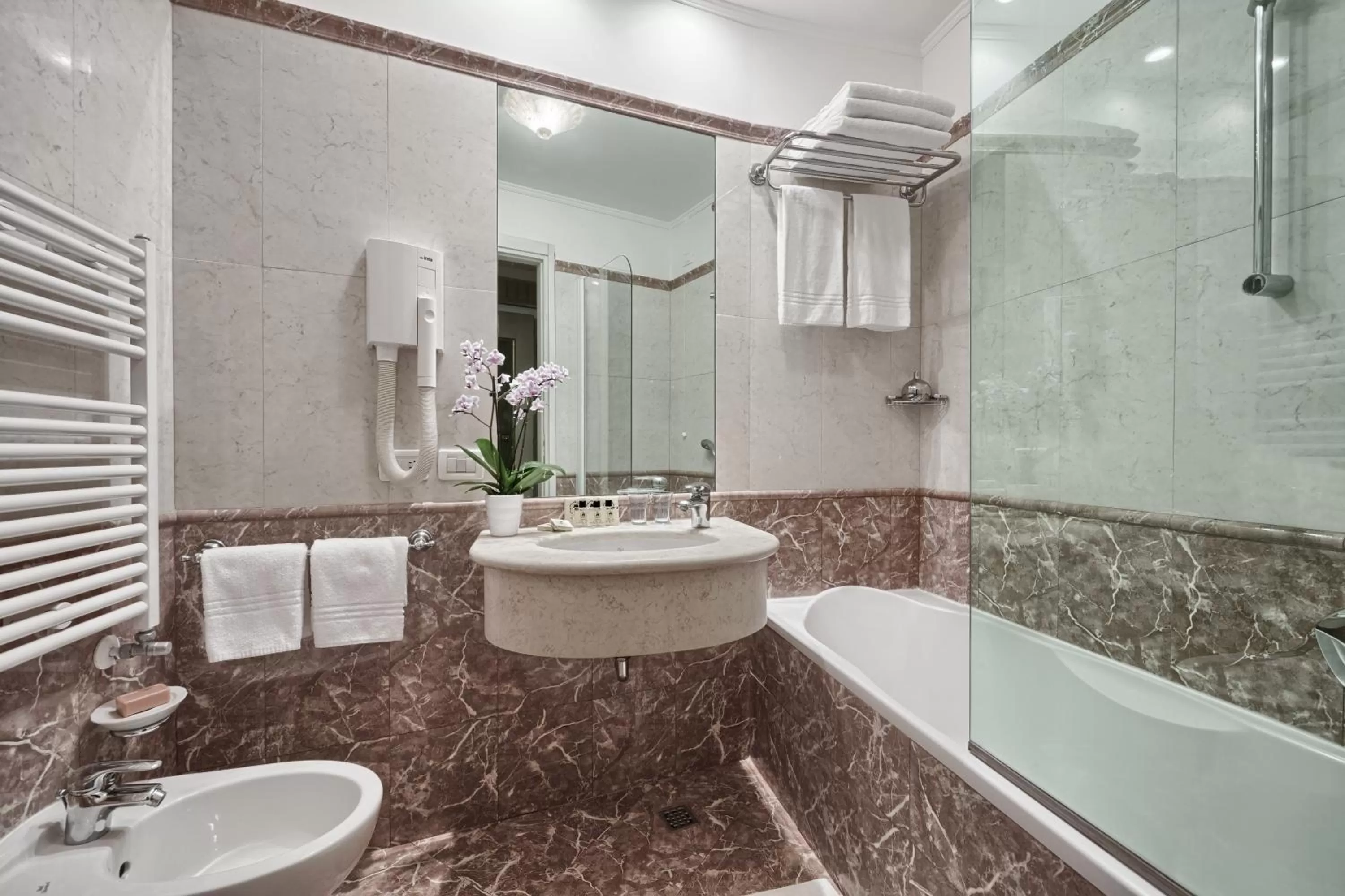 Shower in Antica Locanda al Gambero