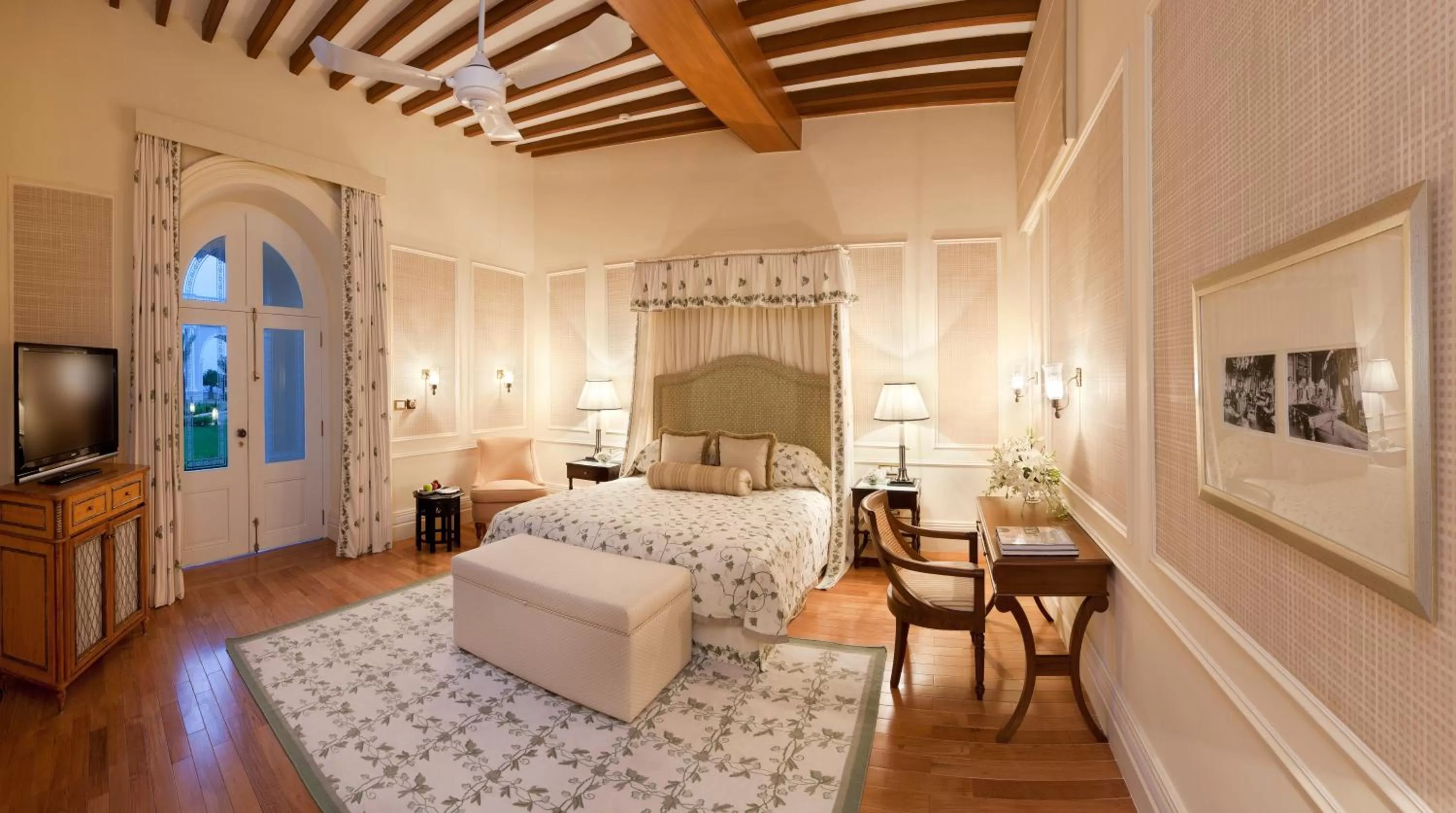 Photo of the whole room, Bed in Taj Falaknuma Palace