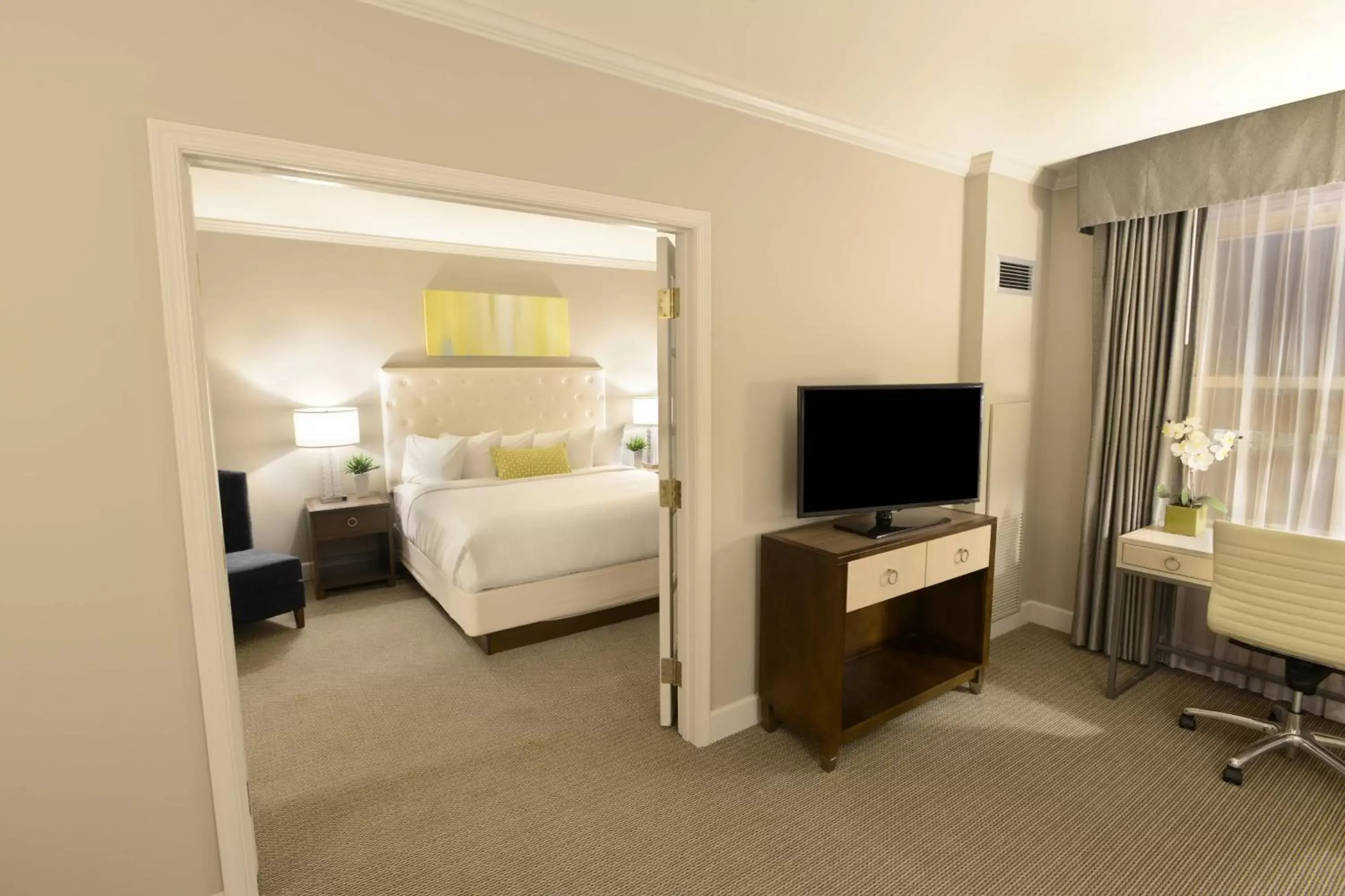 Bedroom, Bed in Magnolia Hotel St. Louis, a Tribute Portfolio Hotel Bedroom, Bed in Magnolia Hotel St. Louis, a Tribute Portfolio Hotel