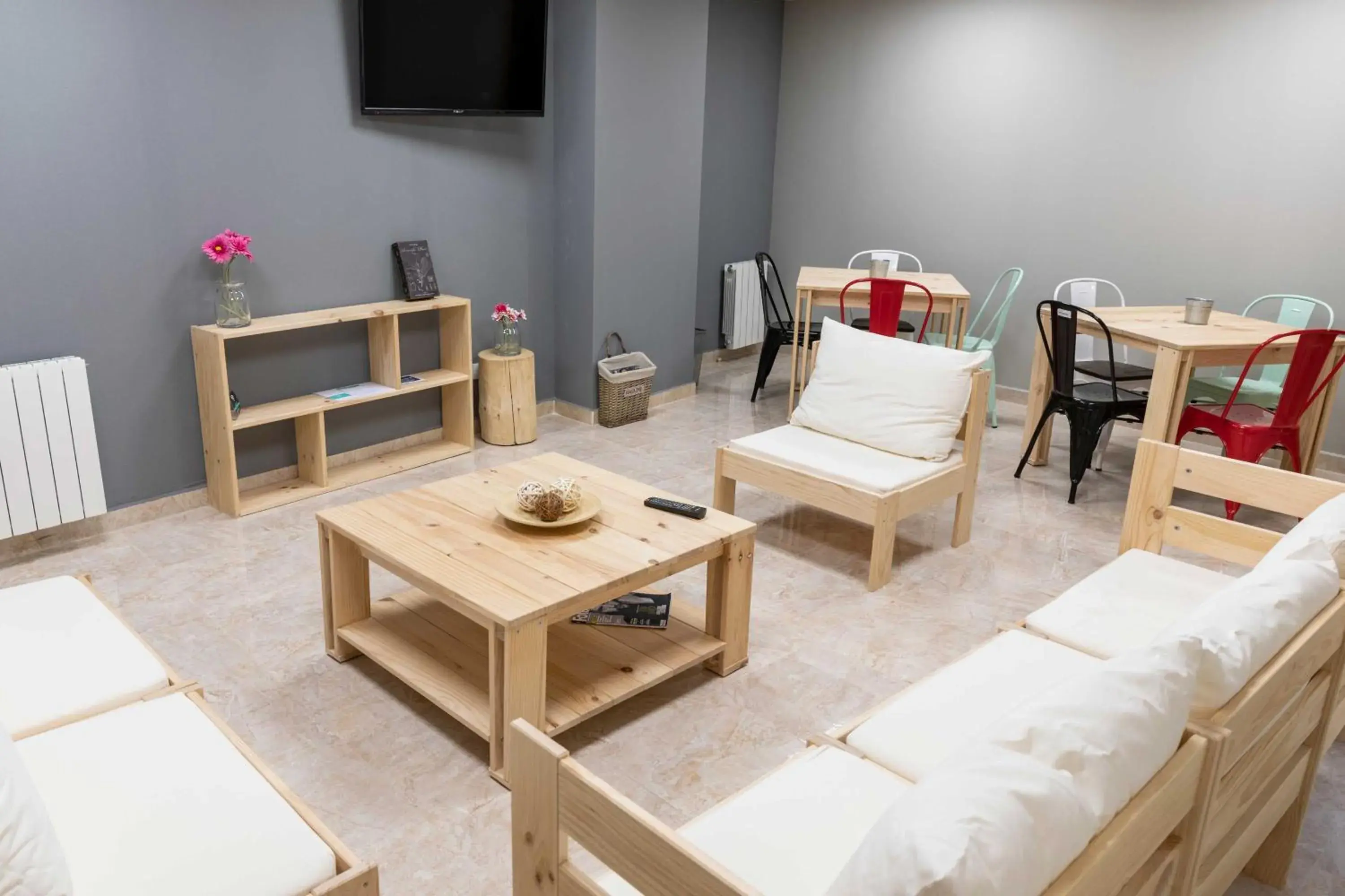 Communal lounge/ TV room, Bed in Alda Estella Hostel Communal lounge/ TV room, Bed in Alda Estella Hostel