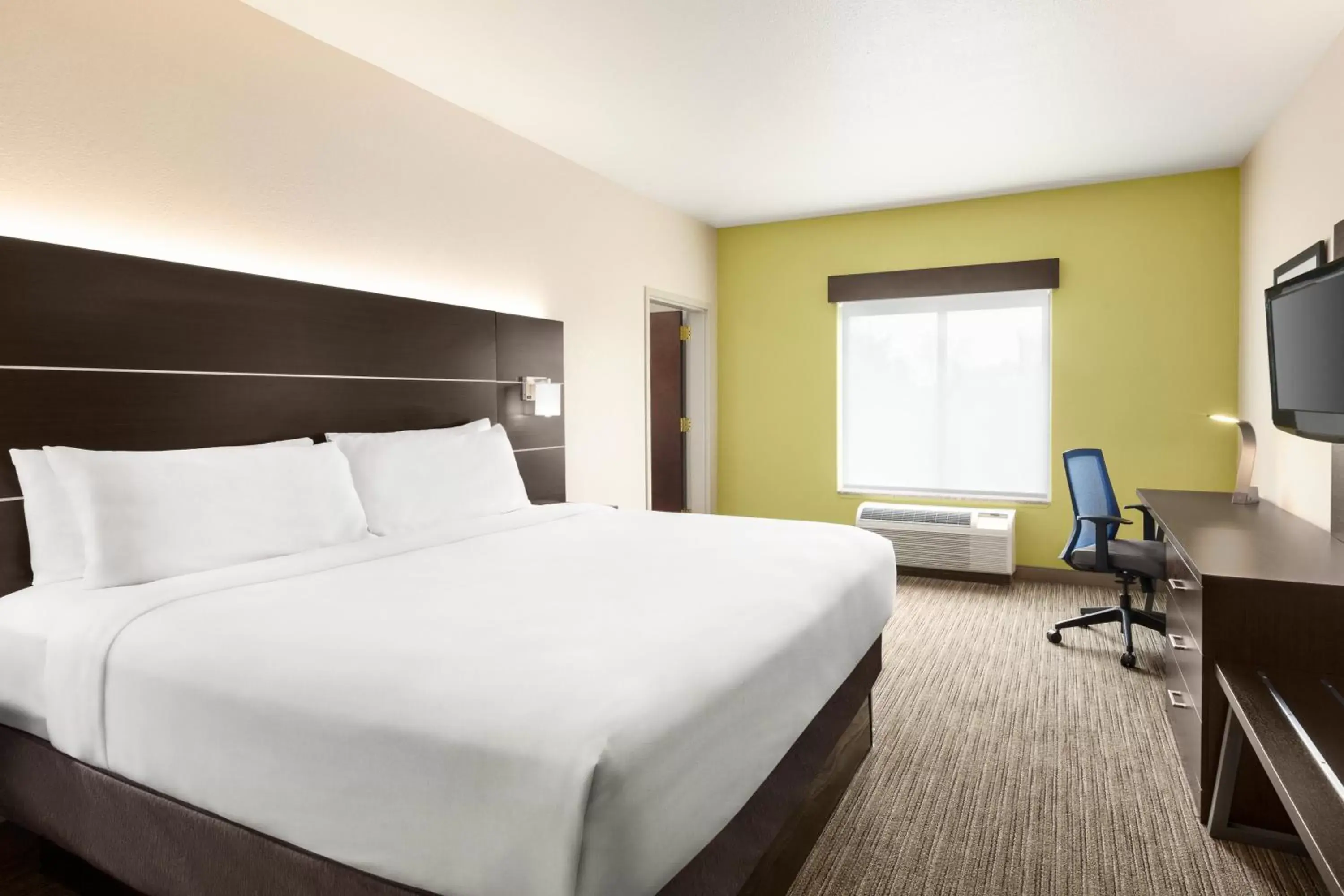 Bed in Holiday Inn Express Hotel & Suites San Antonio NW-Medical Area, an IHG Hotel