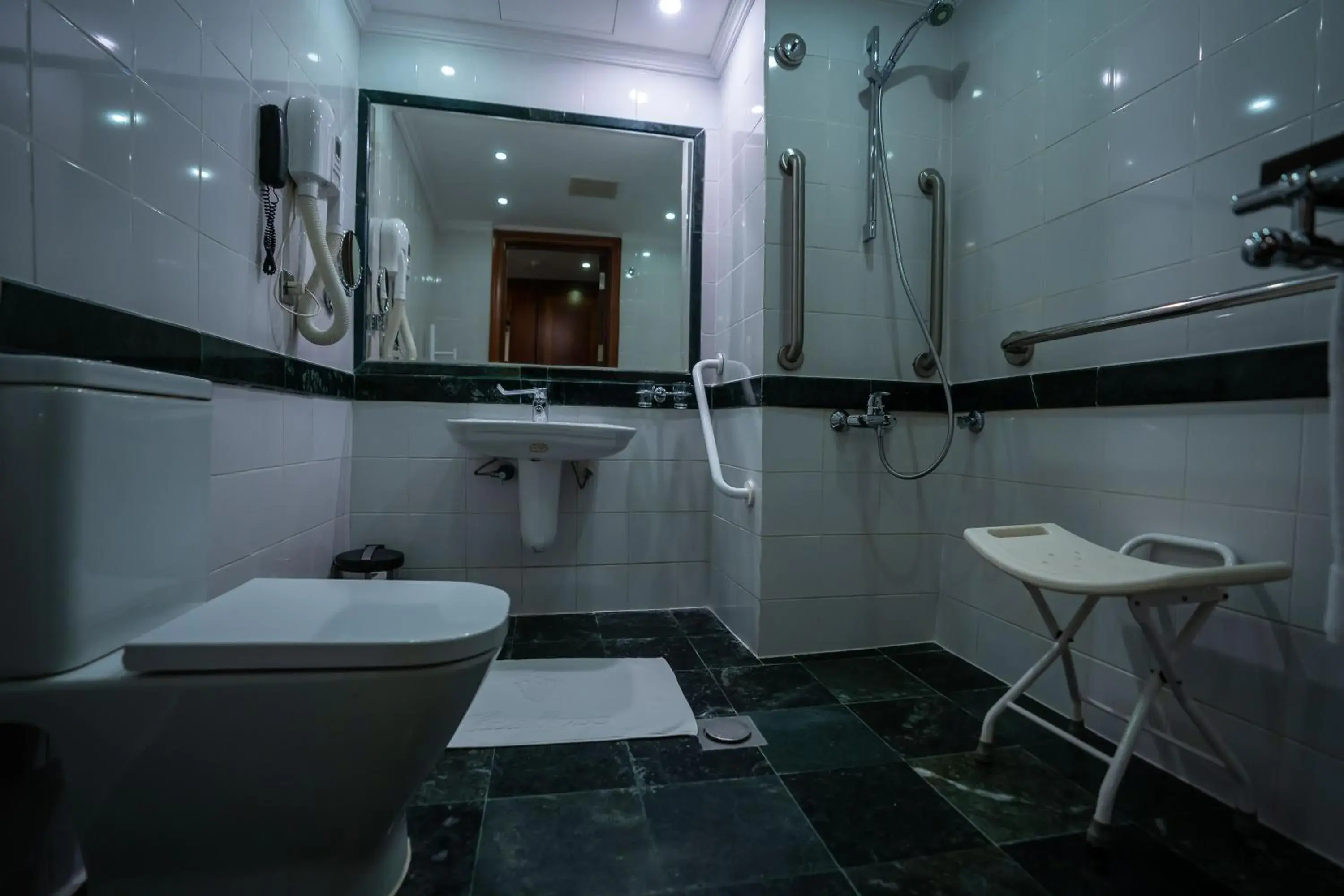 Facility for disabled guests, Bathroom in Casablanca Hotel Jeddah
