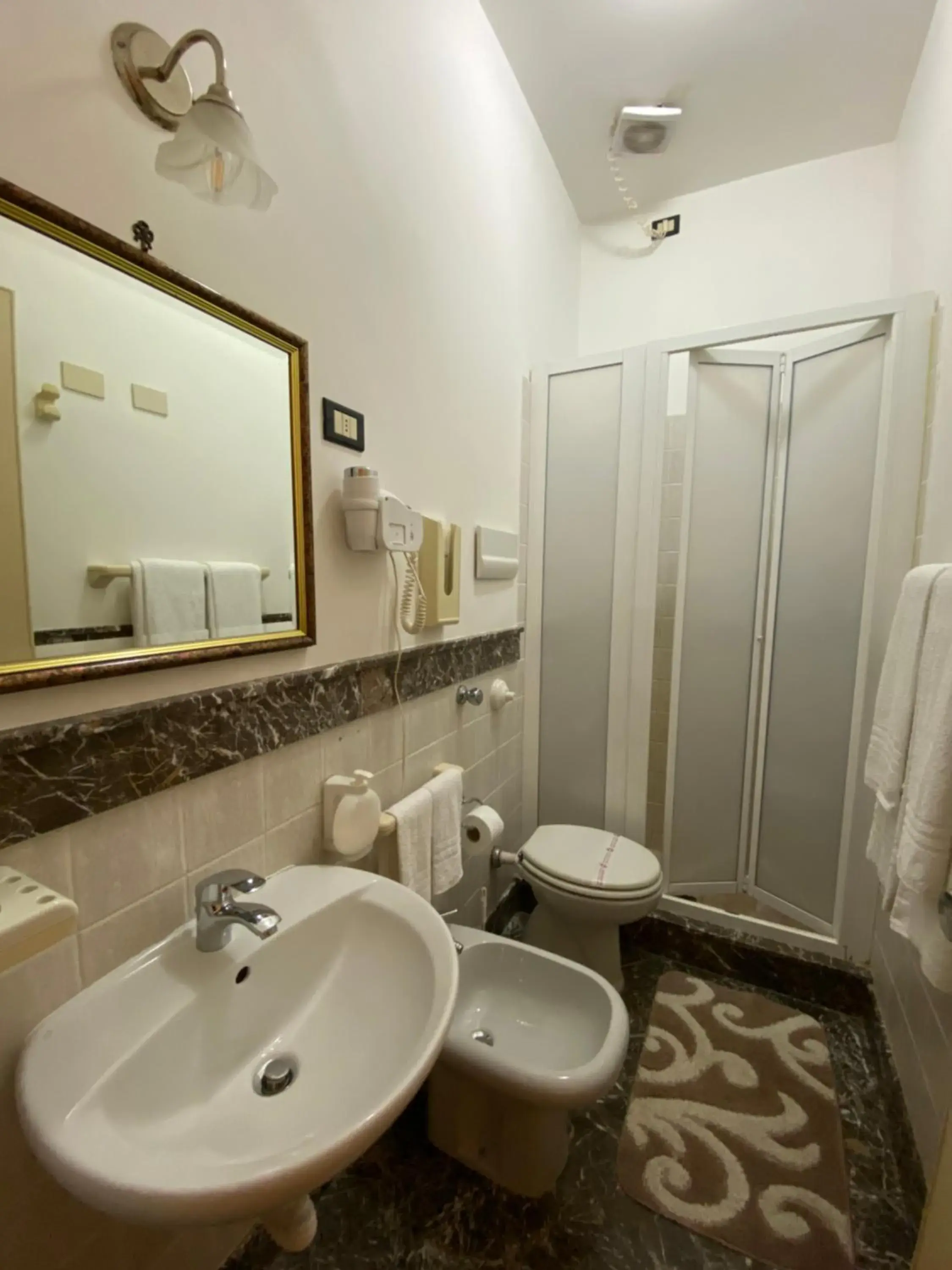 Shower, Bathroom in Hotel Mediterraneo