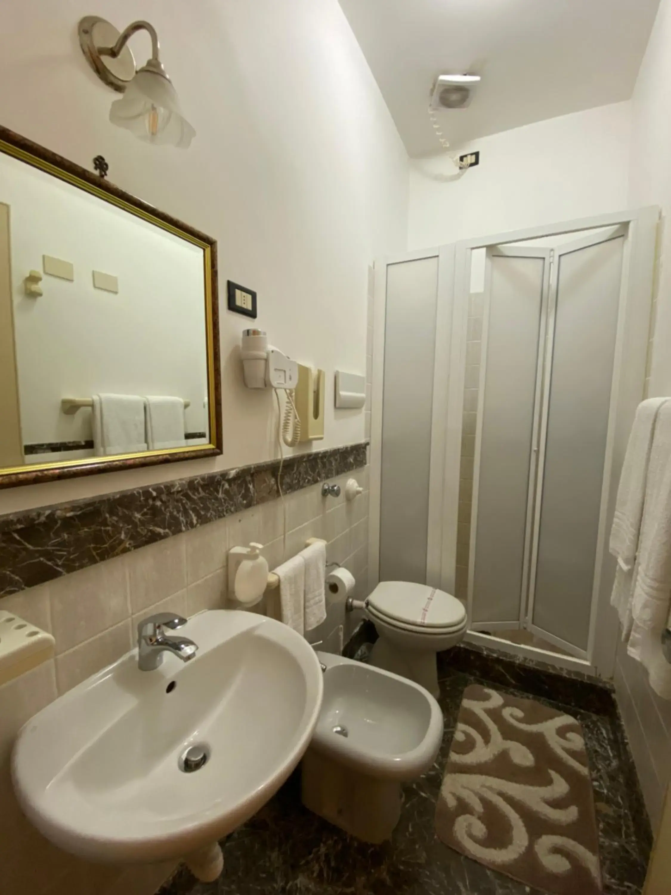 Double or Twin Room in Hotel Mediterraneo Double or Twin Room in Hotel Mediterraneo
