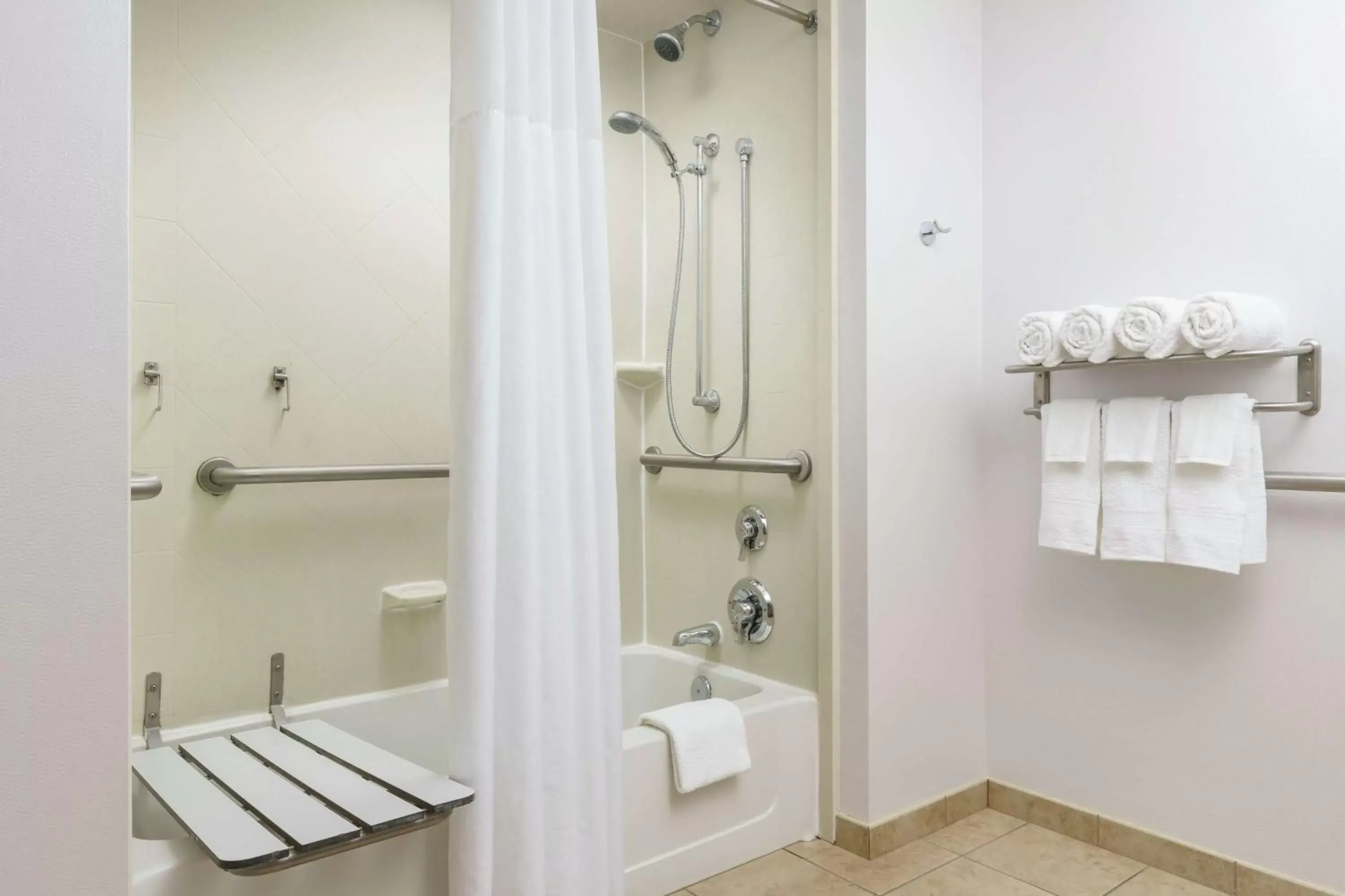 Bathroom in Hampton Inn & Suites Ft. Lauderdale/West-Sawgrass/Tamarac, FL
