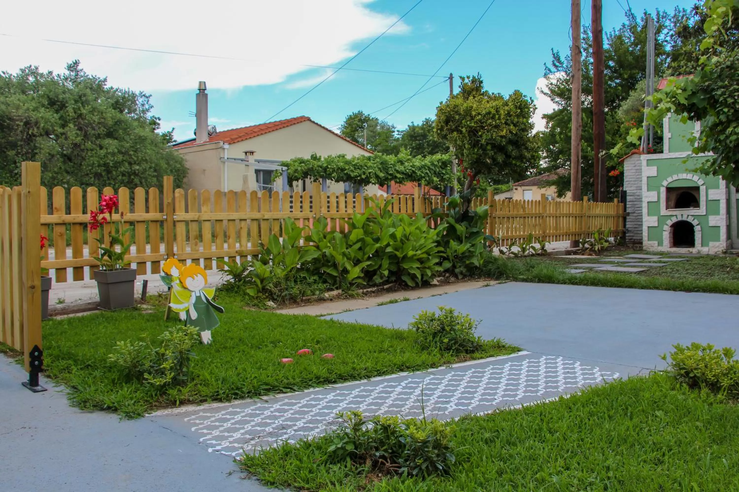 Lamprini's Deluxe Studios