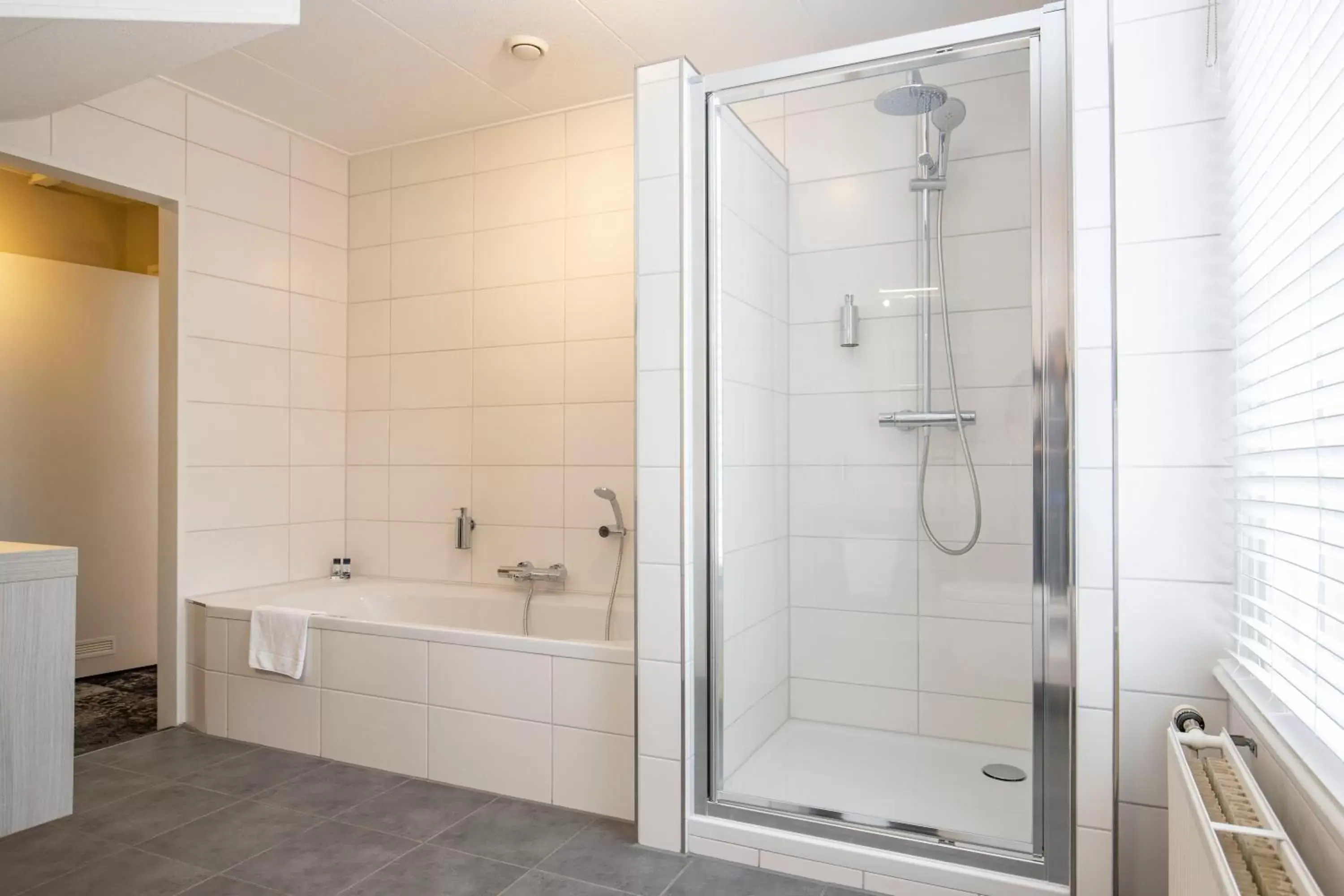 Shower, Bathroom in Fletcher Hotel Landgoed Huis te Eerbeek