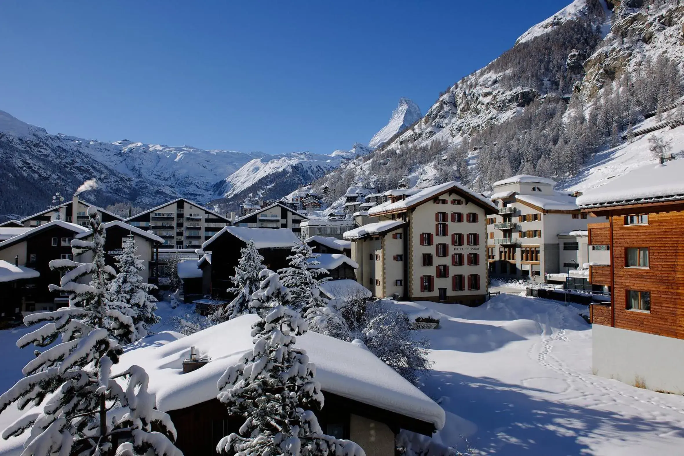Facade/entrance, Winter in Hotel Ambassador Zermatt