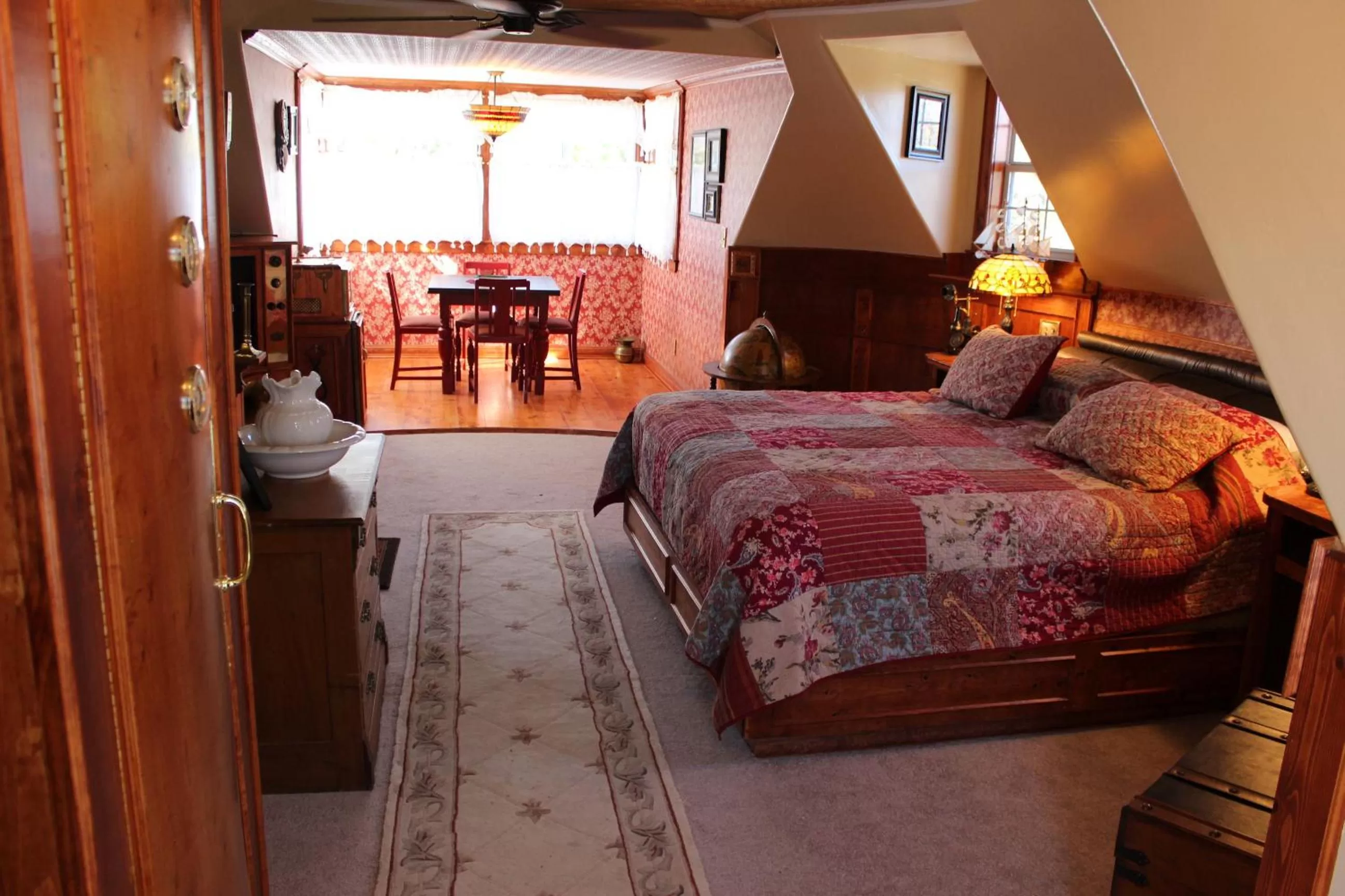 King Suite in Book Nook Inn