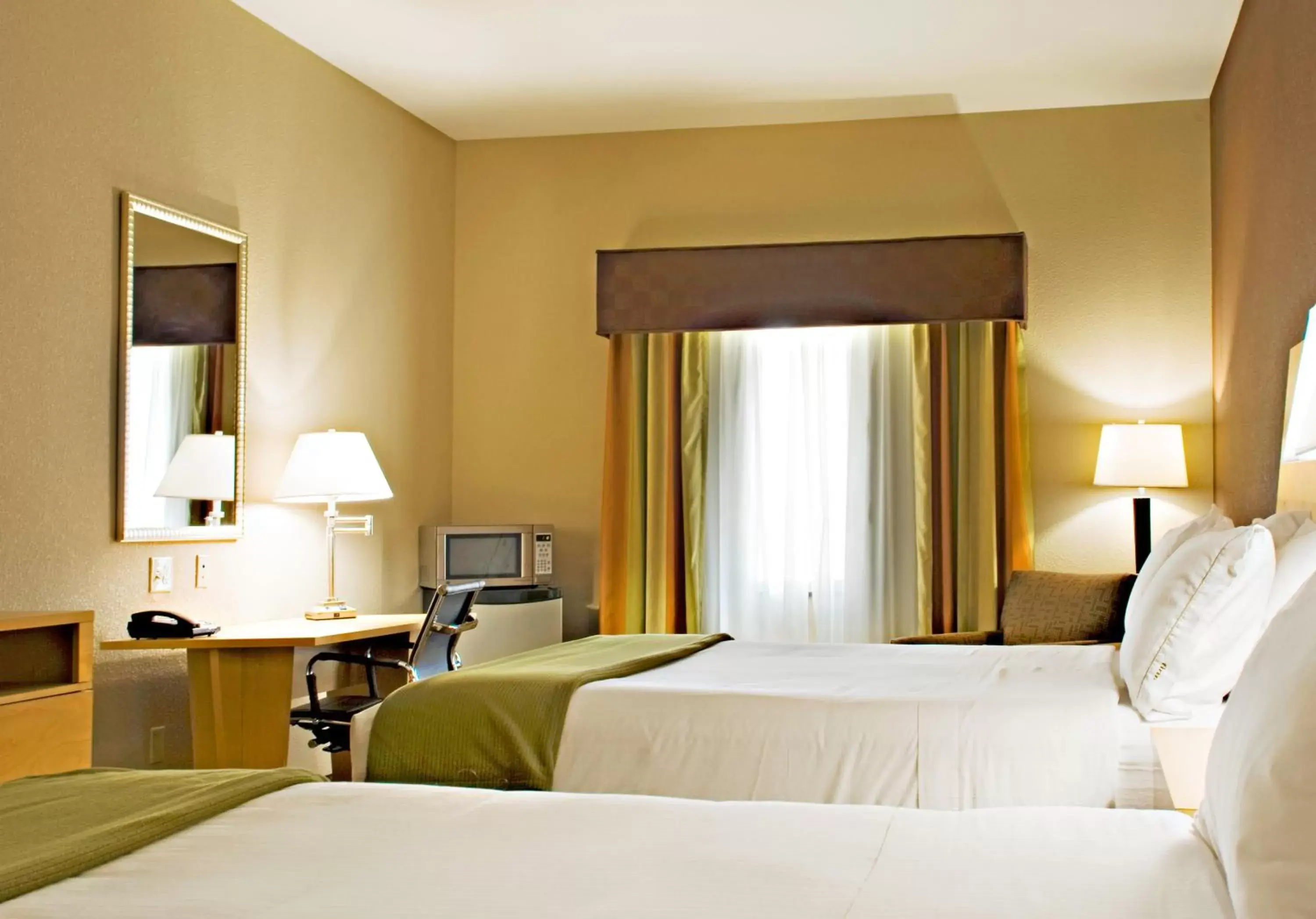 Photo of the whole room, Bed in Holiday Inn Express Hotel and Suites Borger, an IHG Hotel