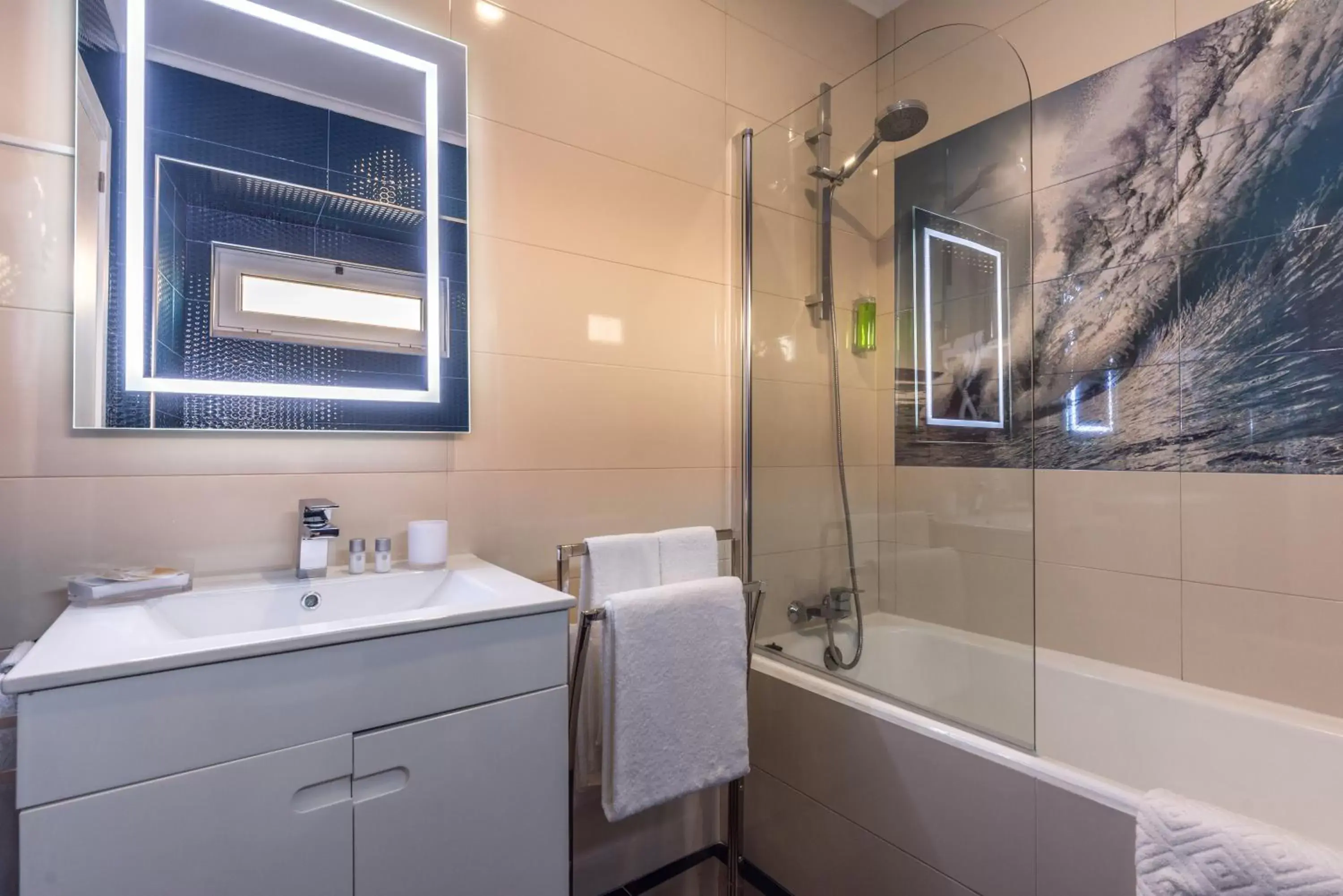 Shower, Bathroom in Suites @ Portarade