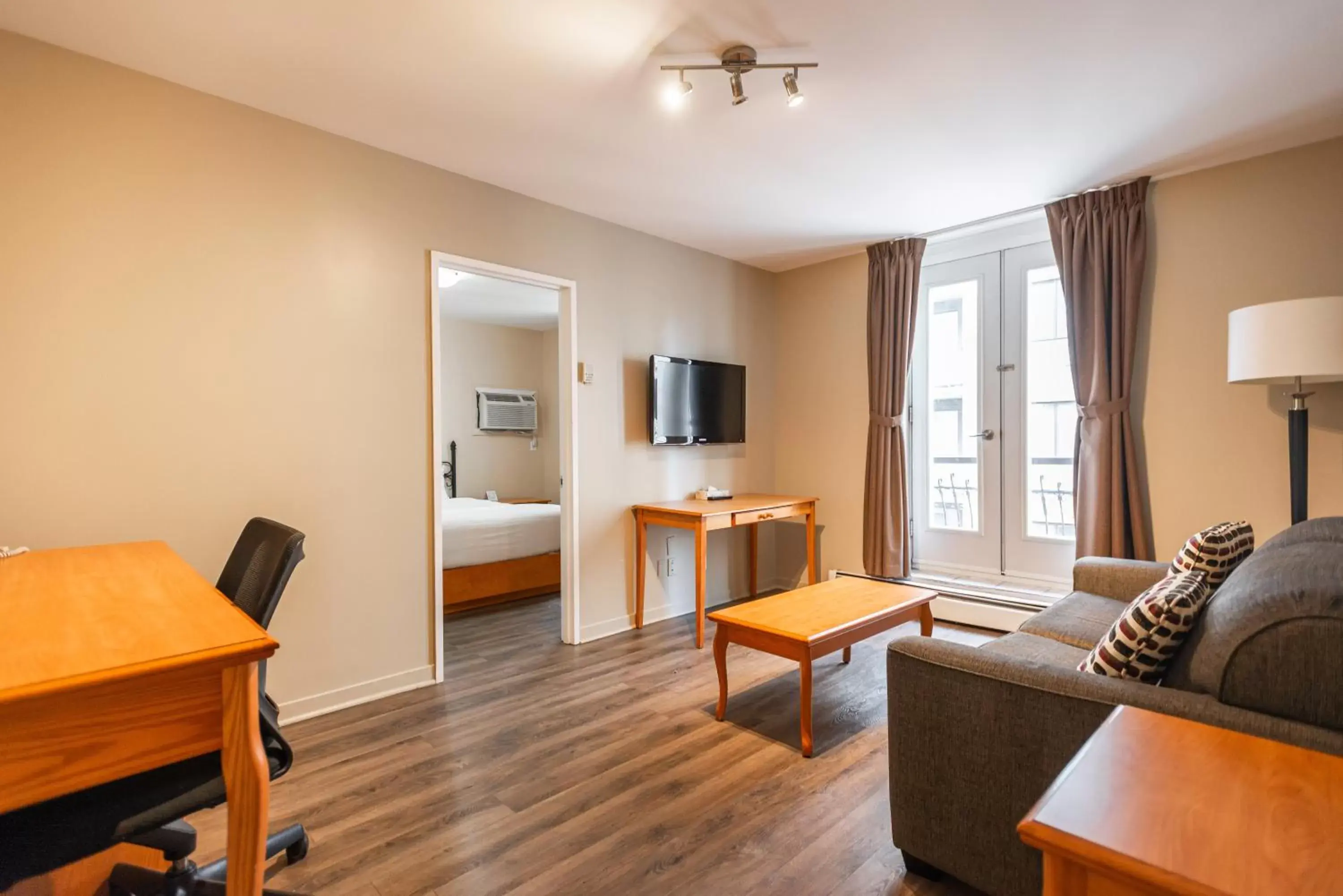 TV and multimedia, Seating Area in Hotel le Roberval