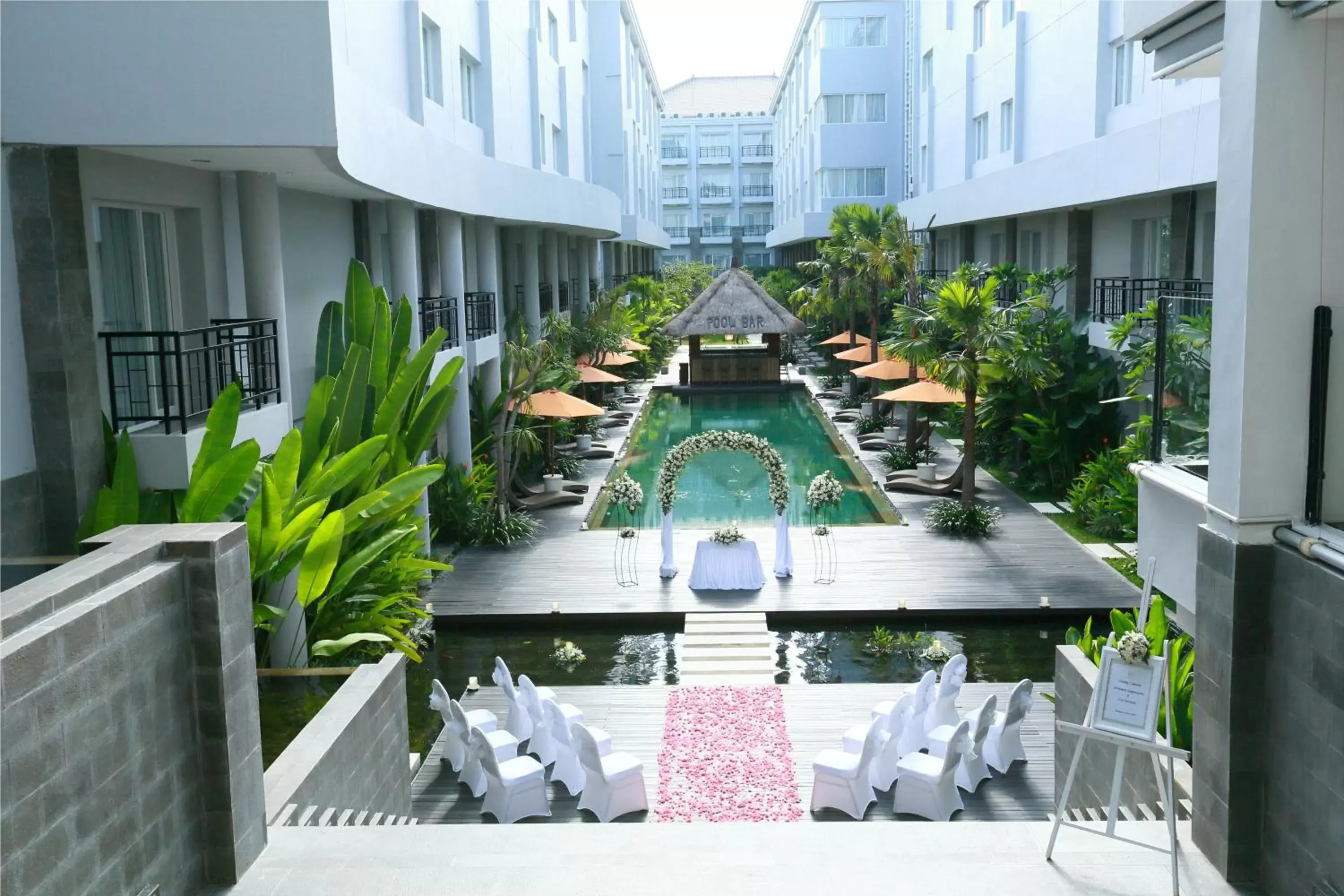 Swimming pool, Restaurant/Places to Eat in b Hotel Bali & Spa