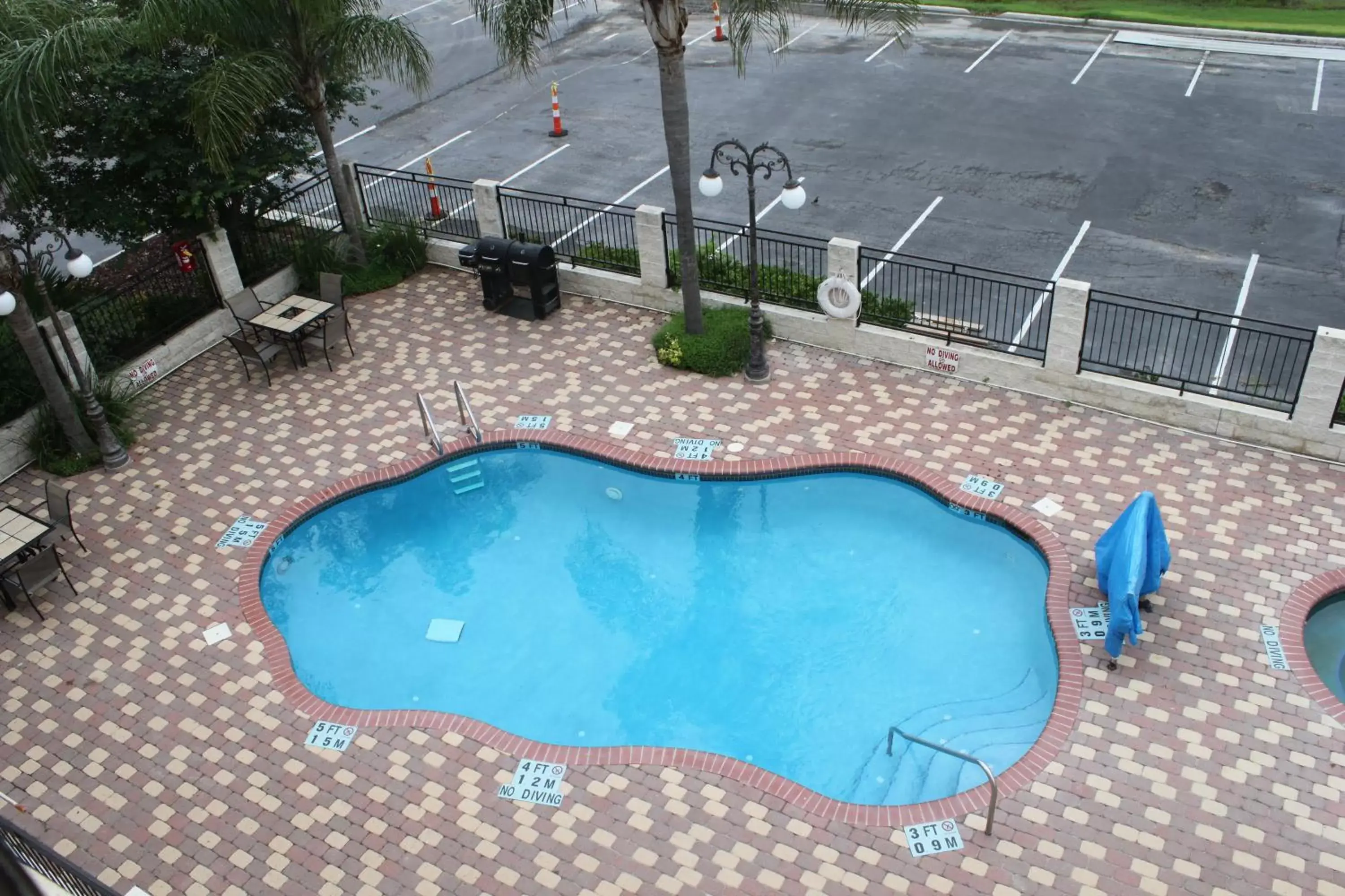 Swimming pool, Pool View in Holiday Inn Express Hotel and Suites Alice, an IHG Hotel