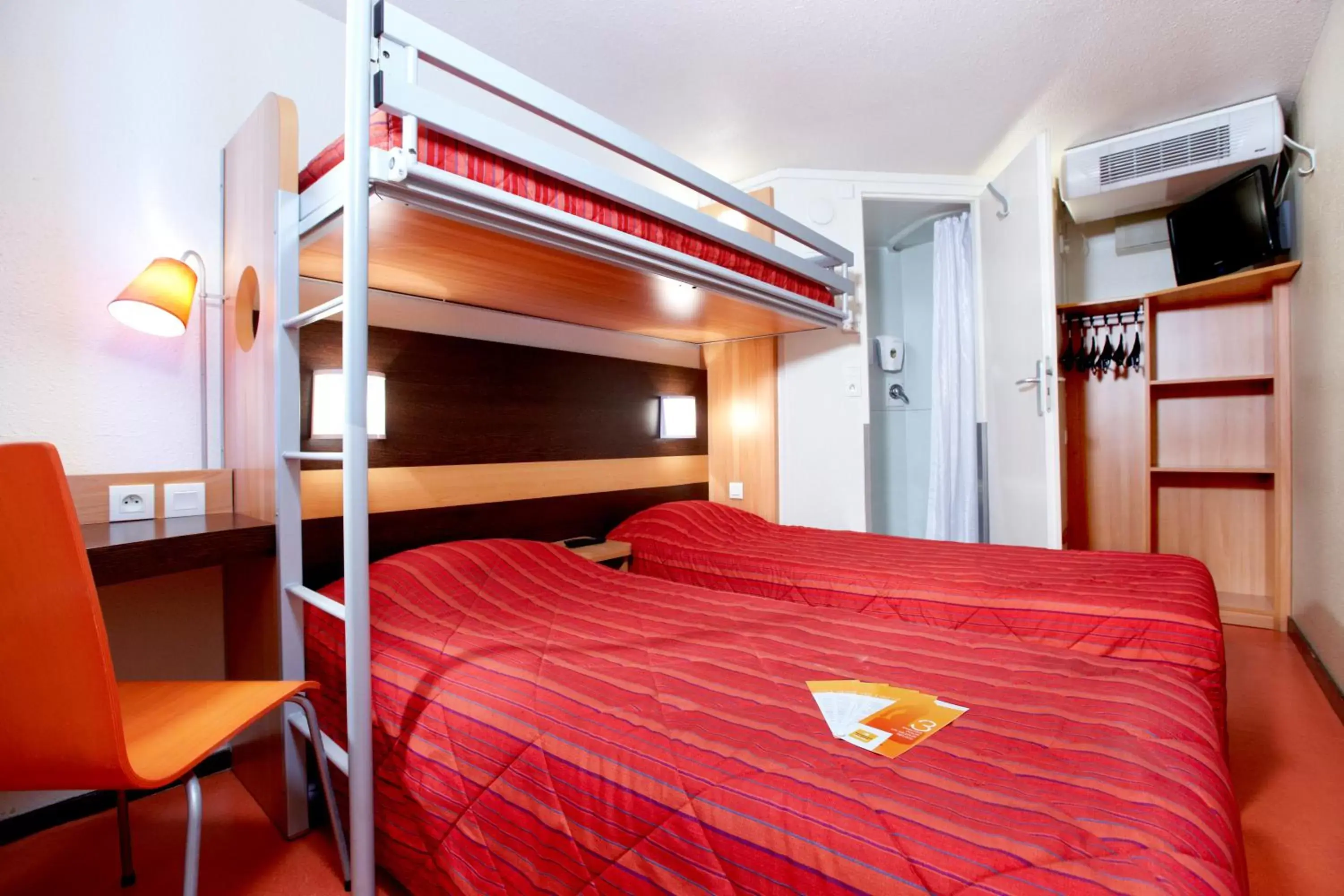 Photo of the whole room, Bunk Bed in Premiere Classe Grenoble Sud - Gieres Universite