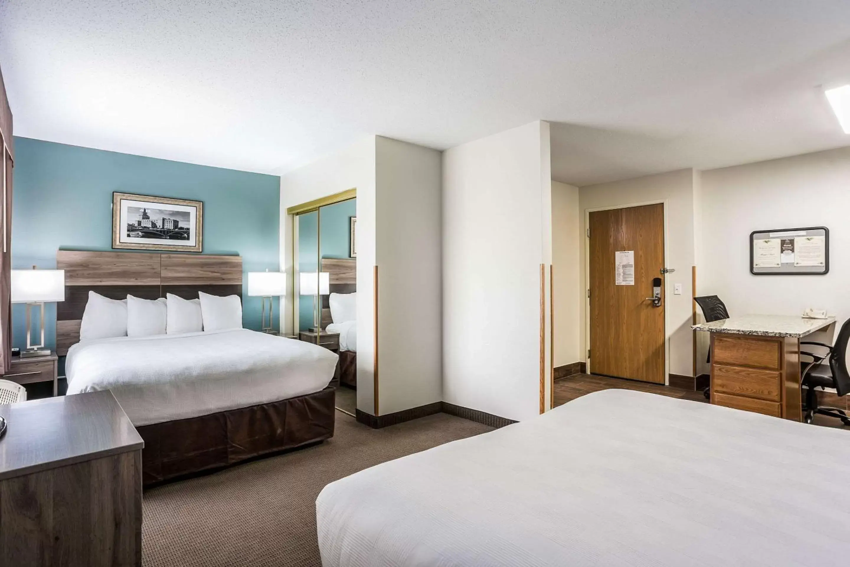 Photo of the whole room, Bed in MainStay Suites Cedar Rapids North - Marion