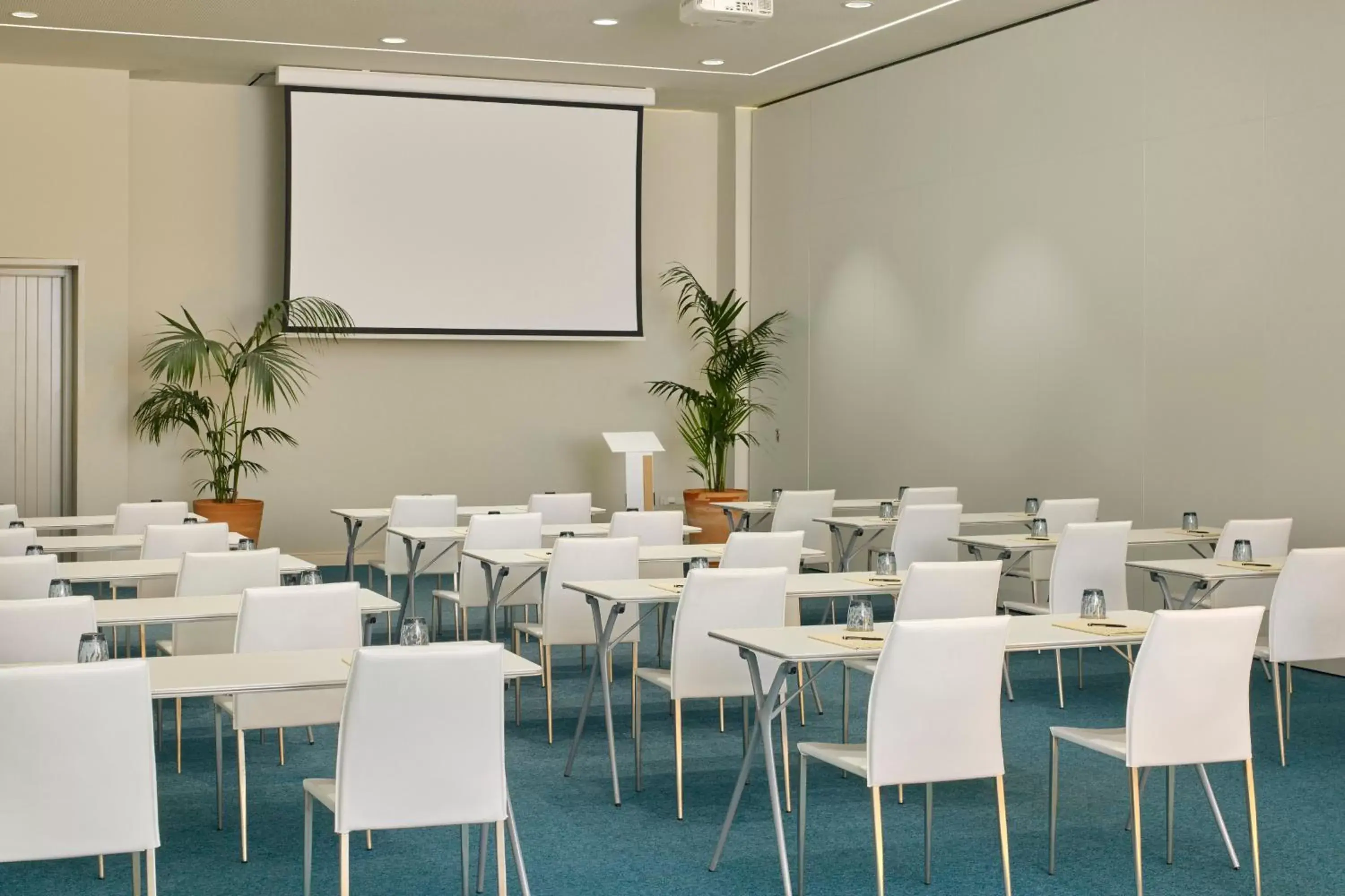 Seating area, Business Area/Conference Room in ME Sitges Terramar