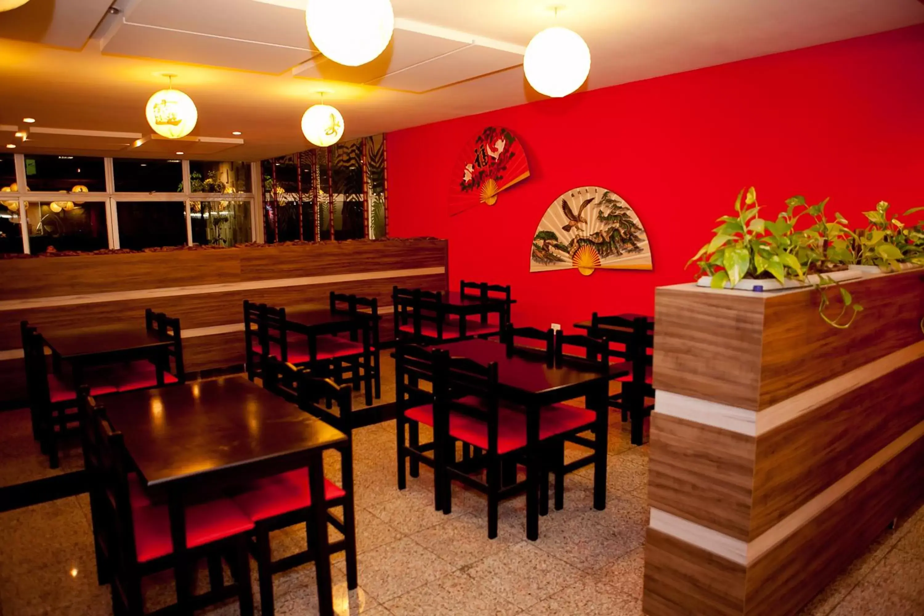 Restaurant/places to eat in Ritz Plaza Hotel Restaurant/places to eat in Ritz Plaza Hotel