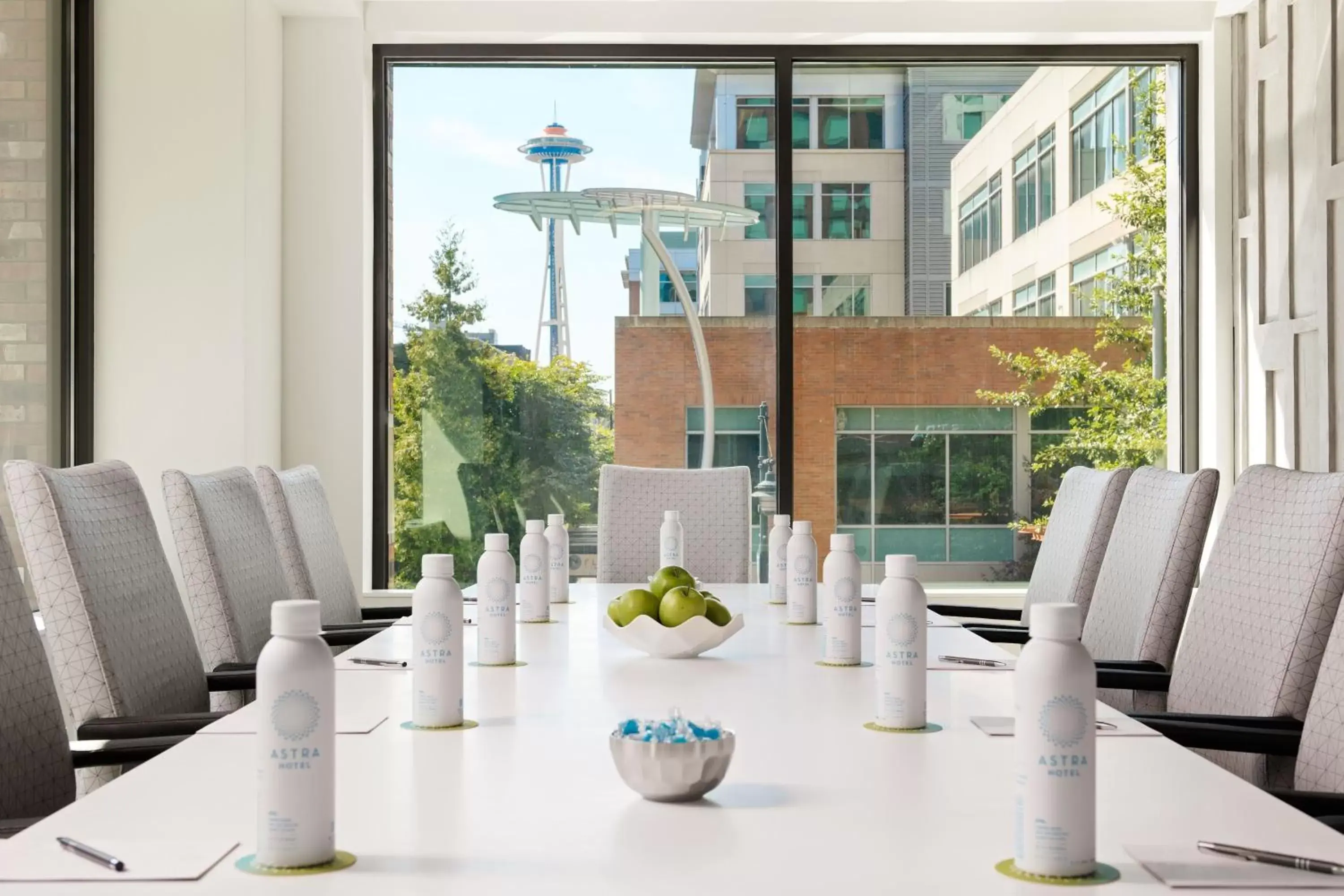Meeting/conference room in Astra Hotel, Seattle, A Tribute Portfolio Hotel by Marriott