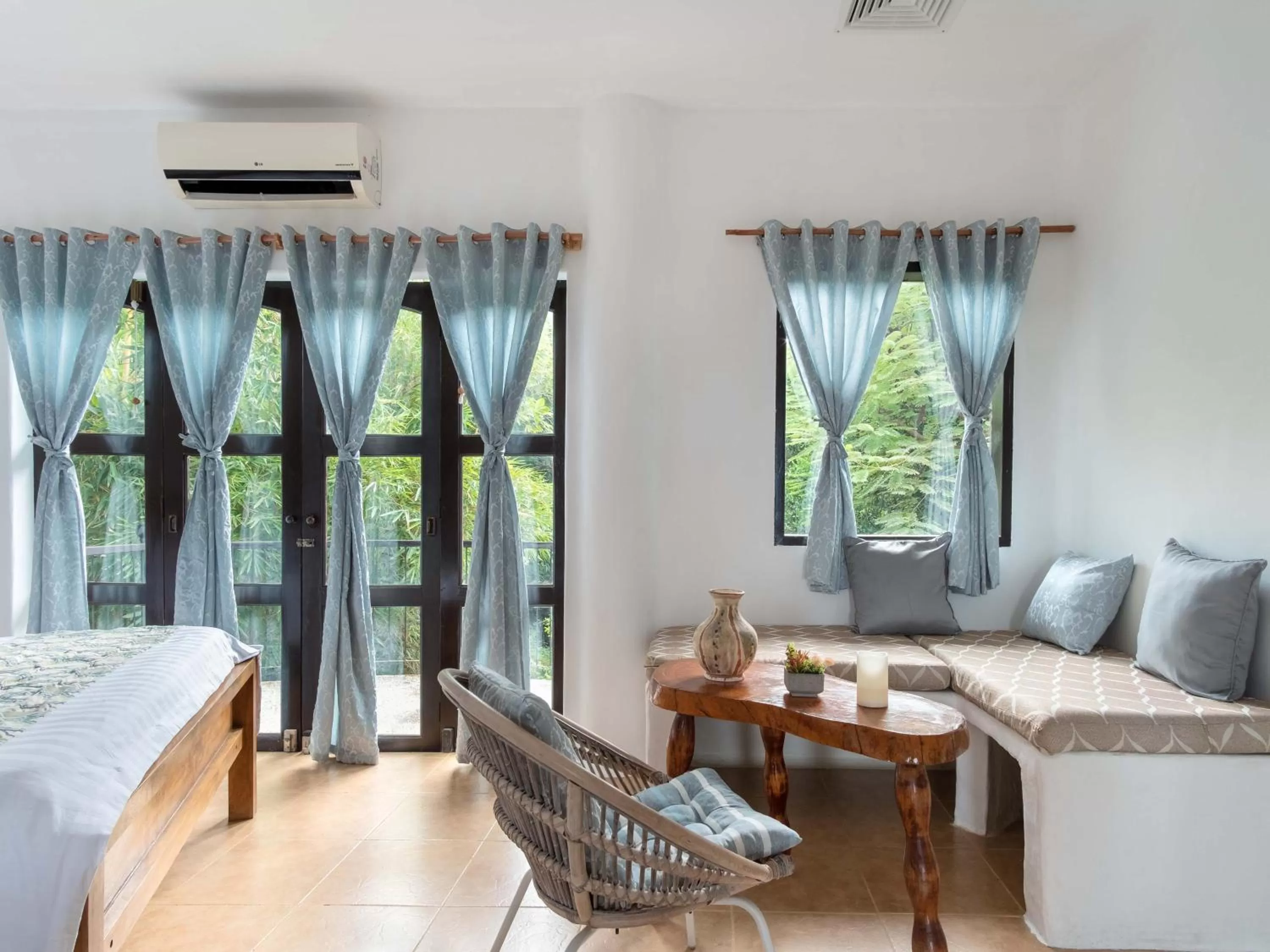 Seating area, Bed in Granada Beach Resort - Adults Only