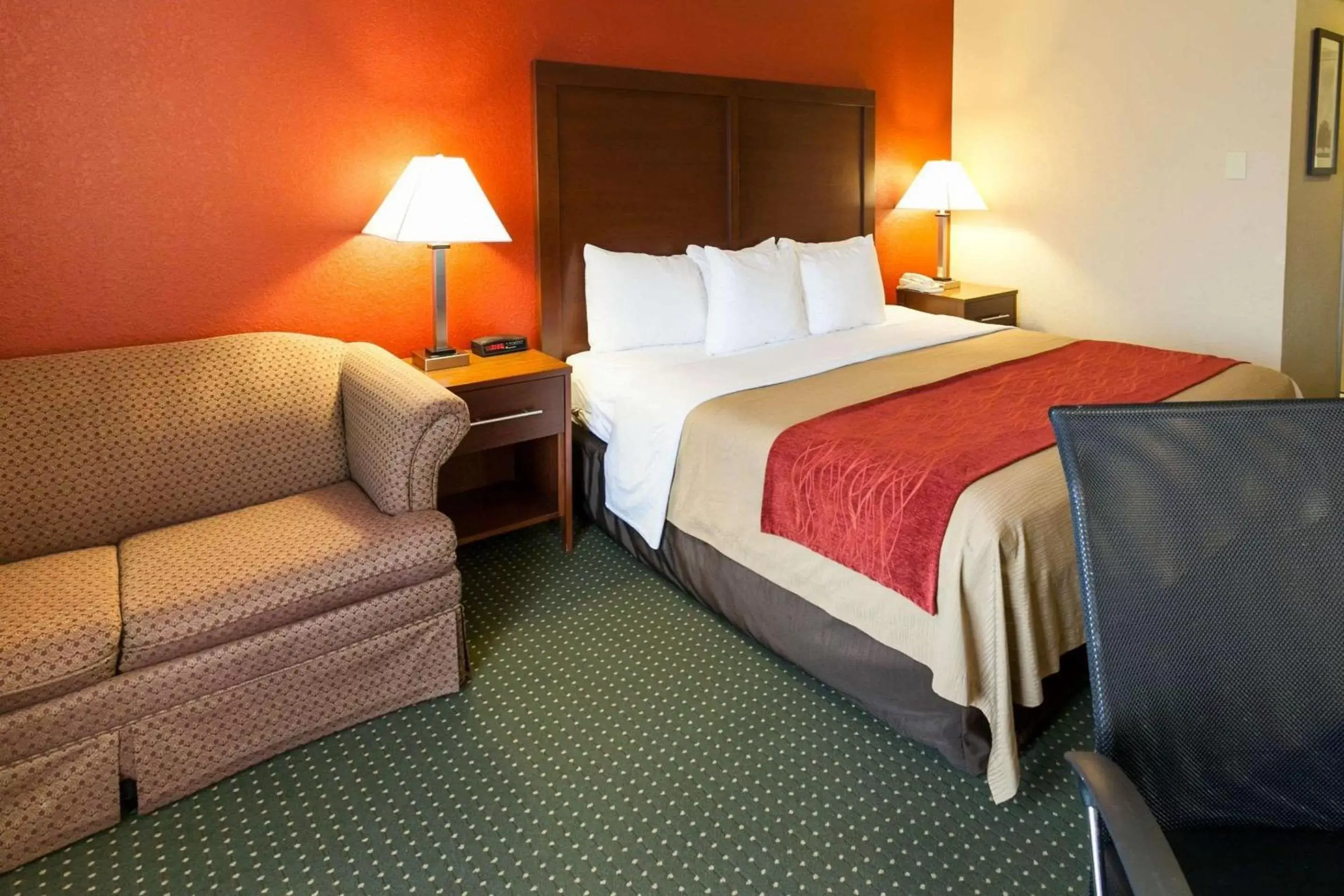 Photo of the whole room, Bed in Comfort Inn & Suites Statesville - Mooresville