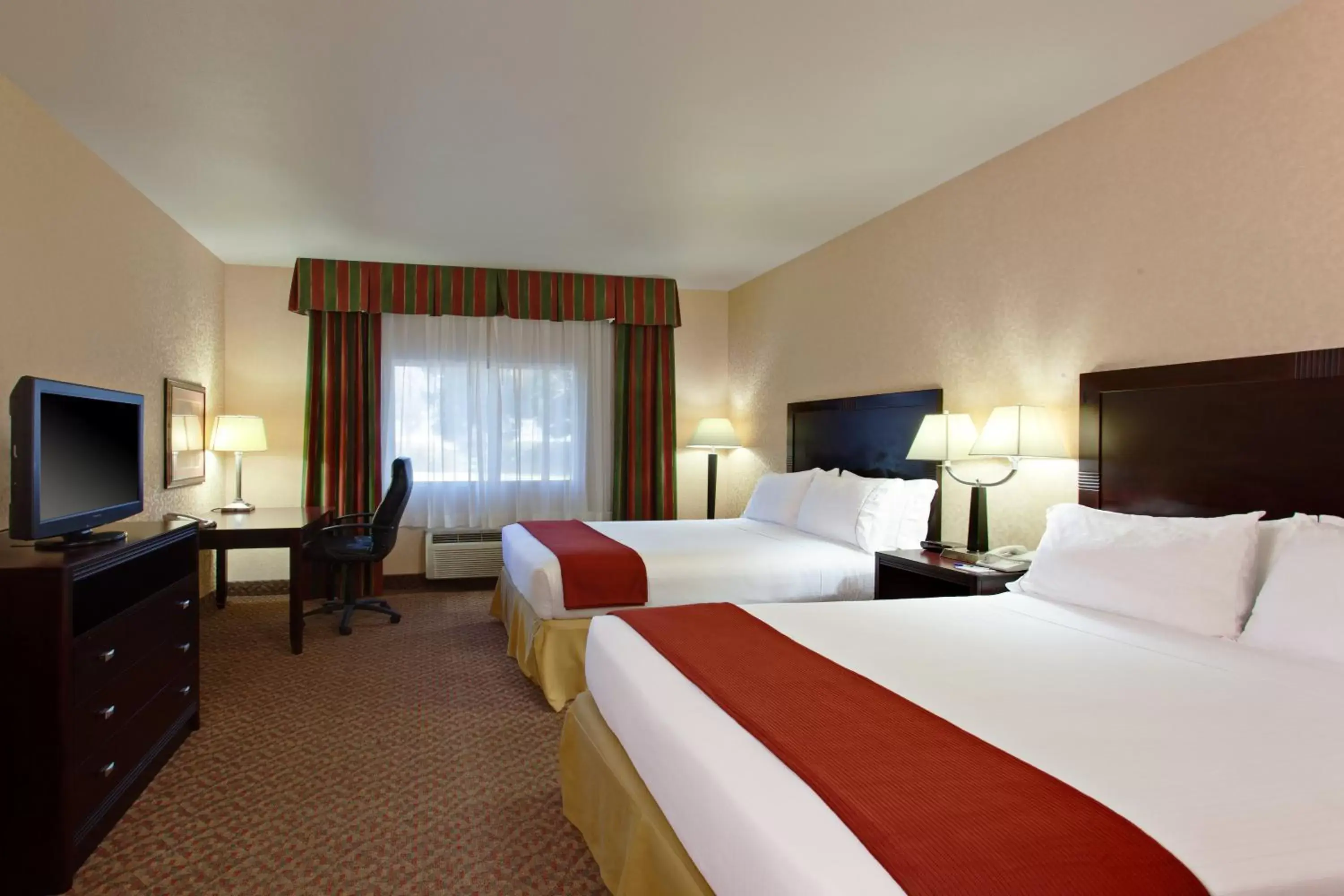 Photo of the whole room, Bed in Holiday Inn Express Temecula, an IHG Hotel