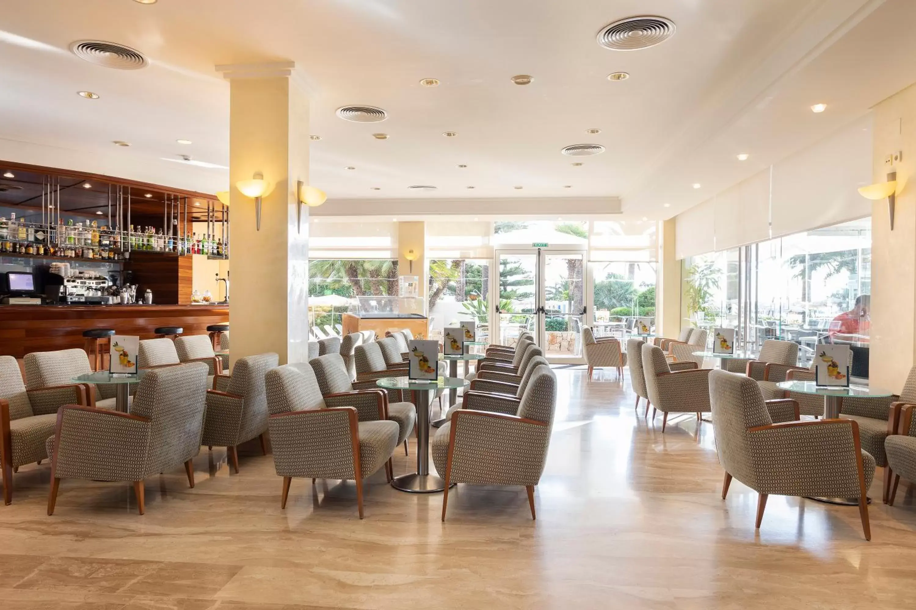 Lounge or bar, Restaurant/Places to Eat in Hipotels Dunas Aparthotel