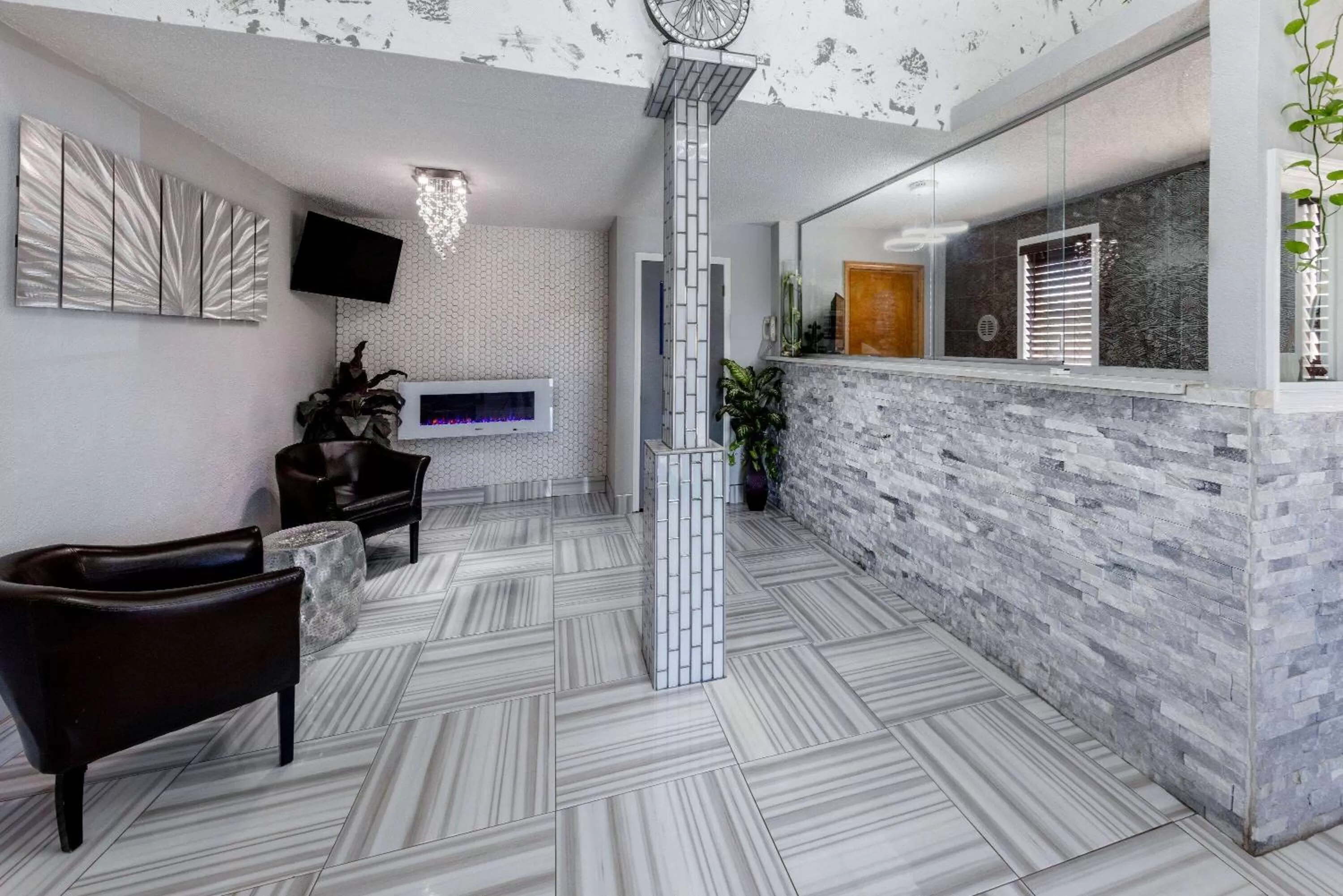 Lobby or reception in Super 8 by Wyndham Kansas City at Barry Road/Airport