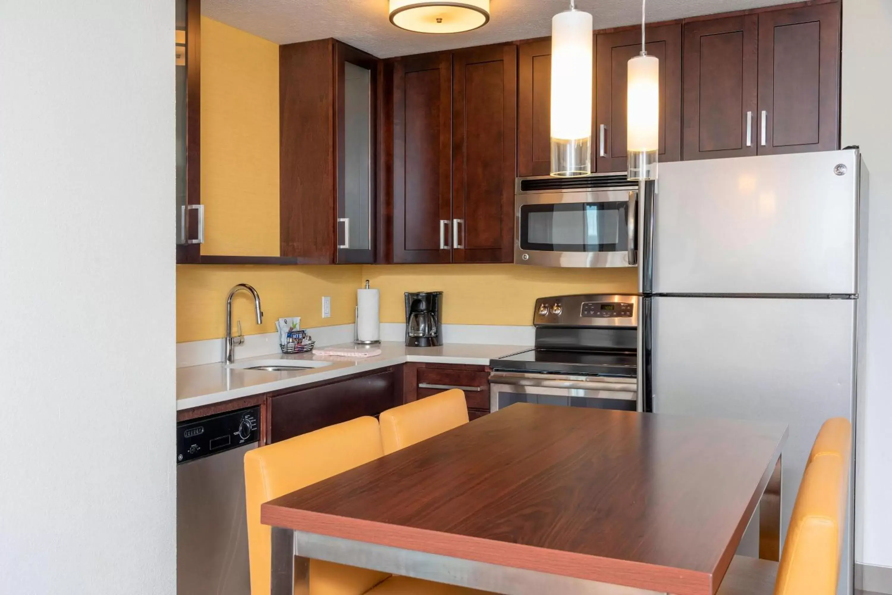 Kitchen or kitchenette, Kitchen/Kitchenette in Residence Inn by Marriott Akron South/Green