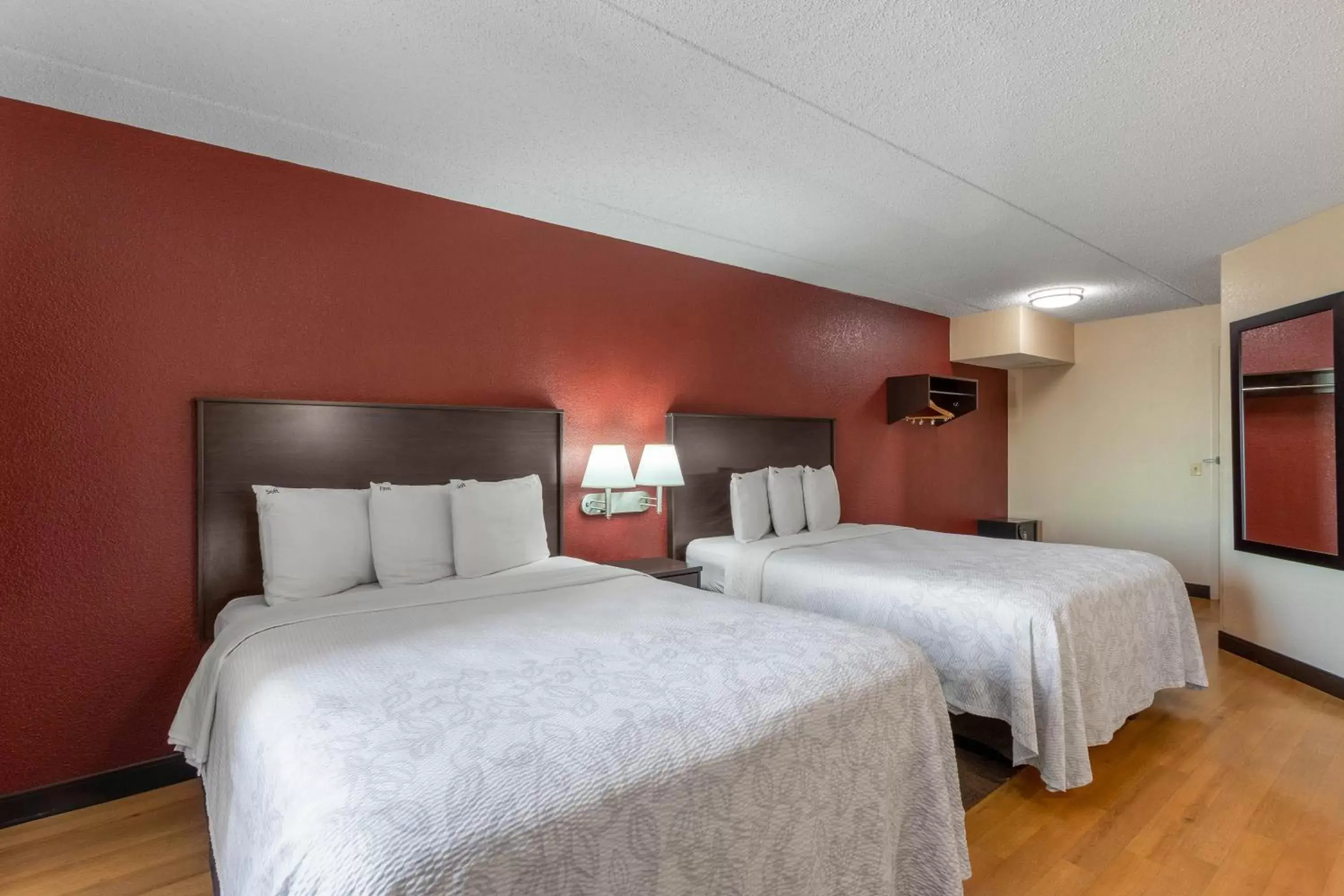 Photo of the whole room, Bed in Red Roof Inn PLUS+ El Paso East