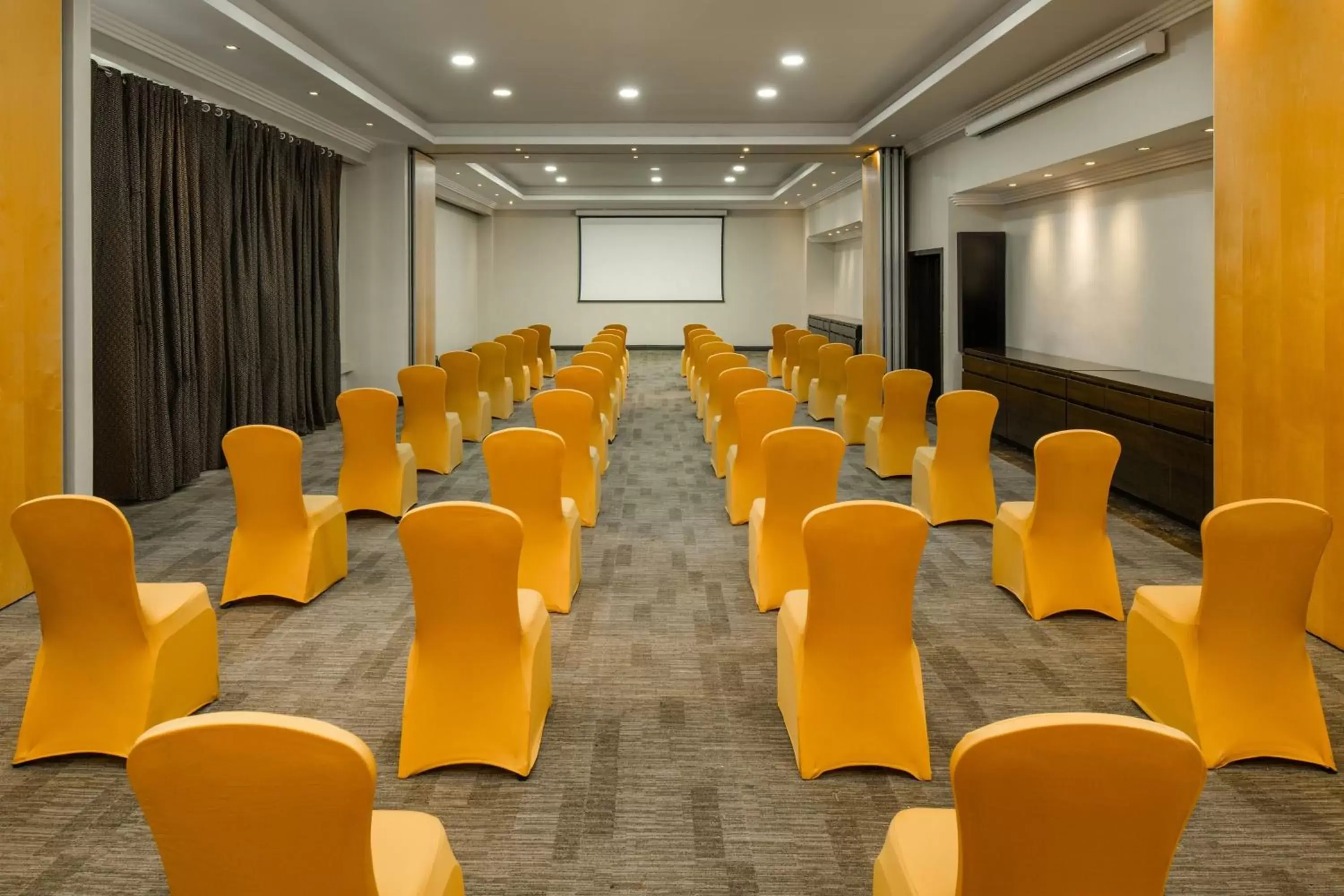 Meeting/conference room in Four Points by Sheraton Lagos