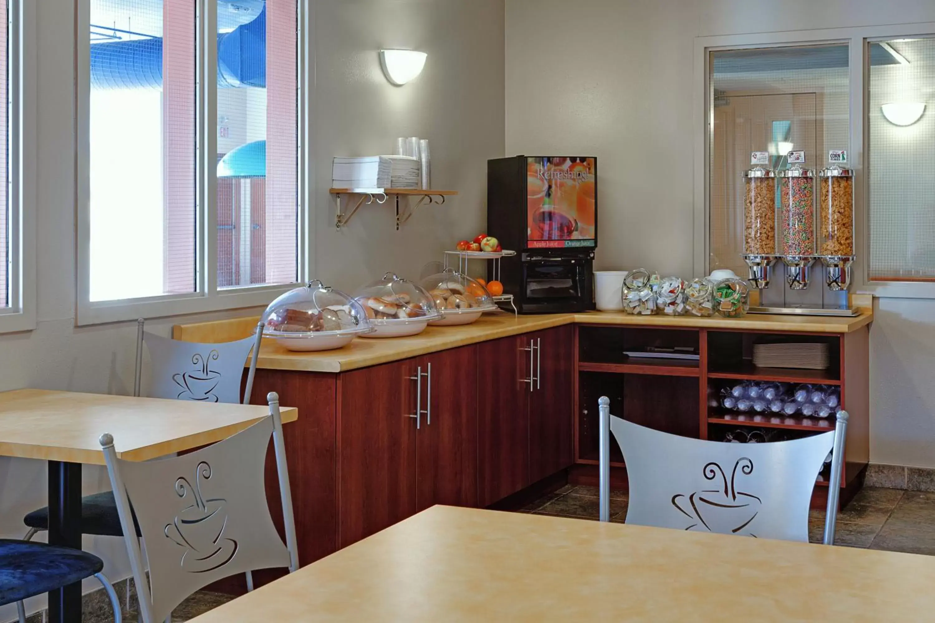 Continental breakfast in Super 8 by Wyndham Caraquet Continental breakfast in Super 8 by Wyndham Caraquet