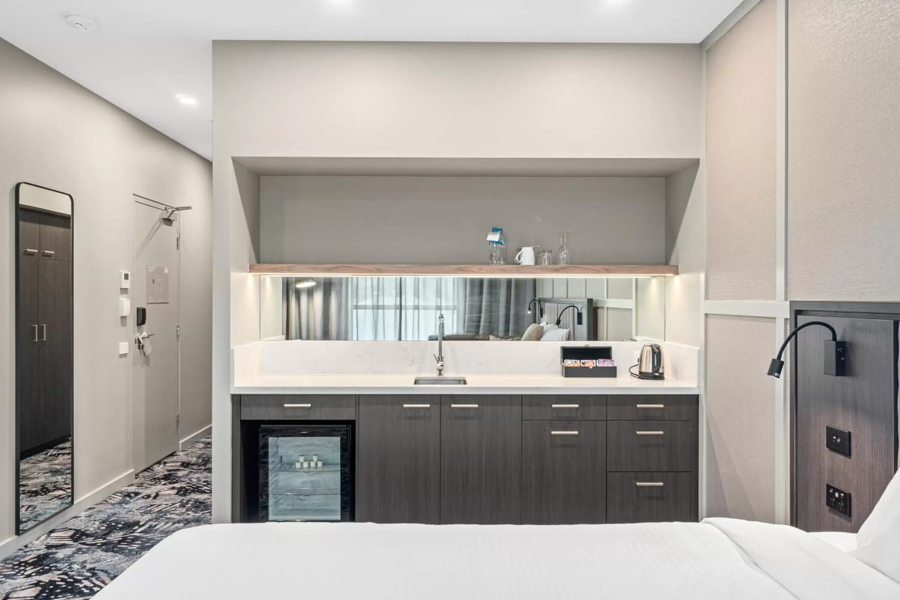 oven, Kitchen/Kitchenette in Mercure Pakenham