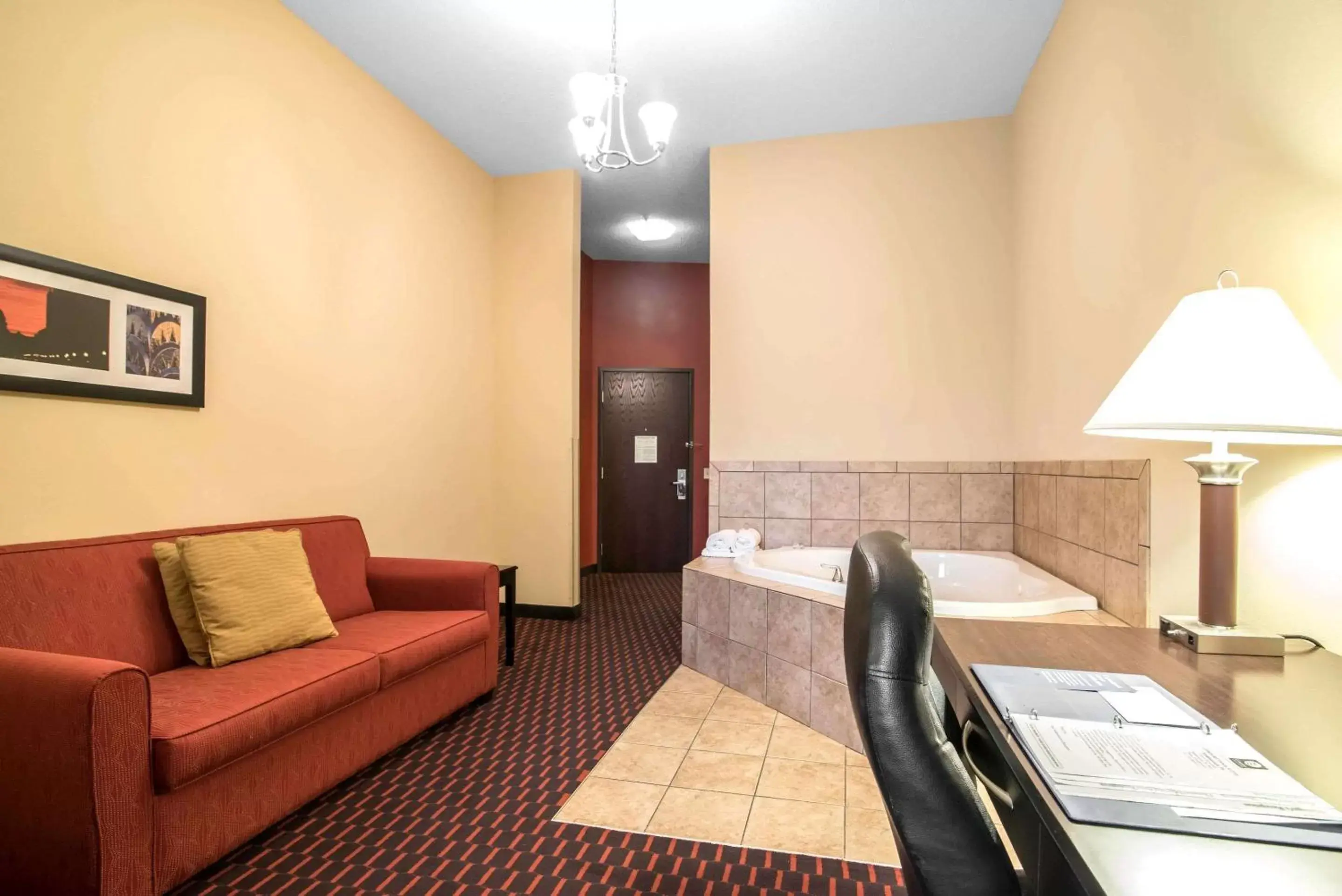 Photo of the whole room, Seating Area in Comfort Inn & Suites Tunkhannock