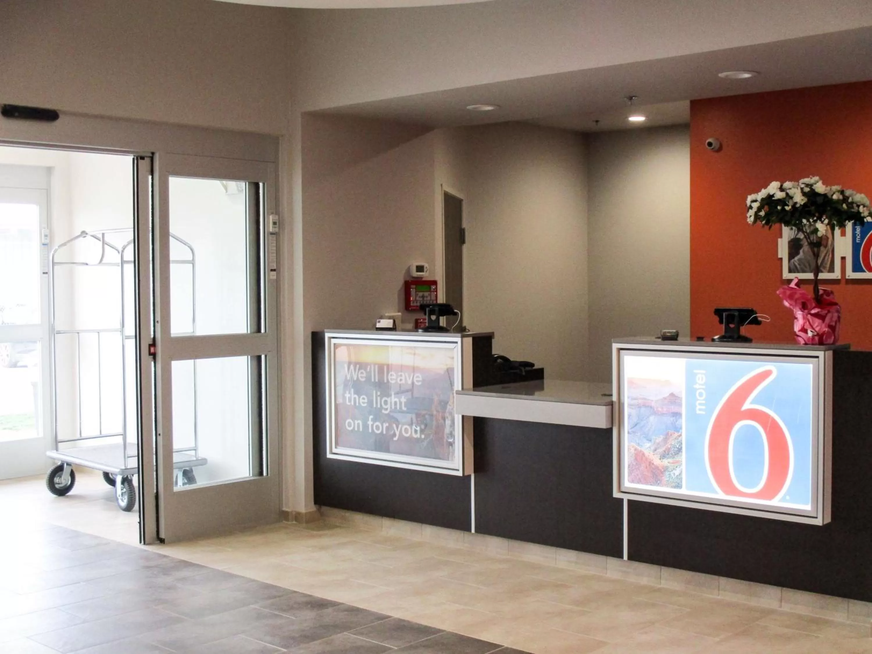Lobby or reception in Motel 6 Fort Worth, TX - North - Saginaw